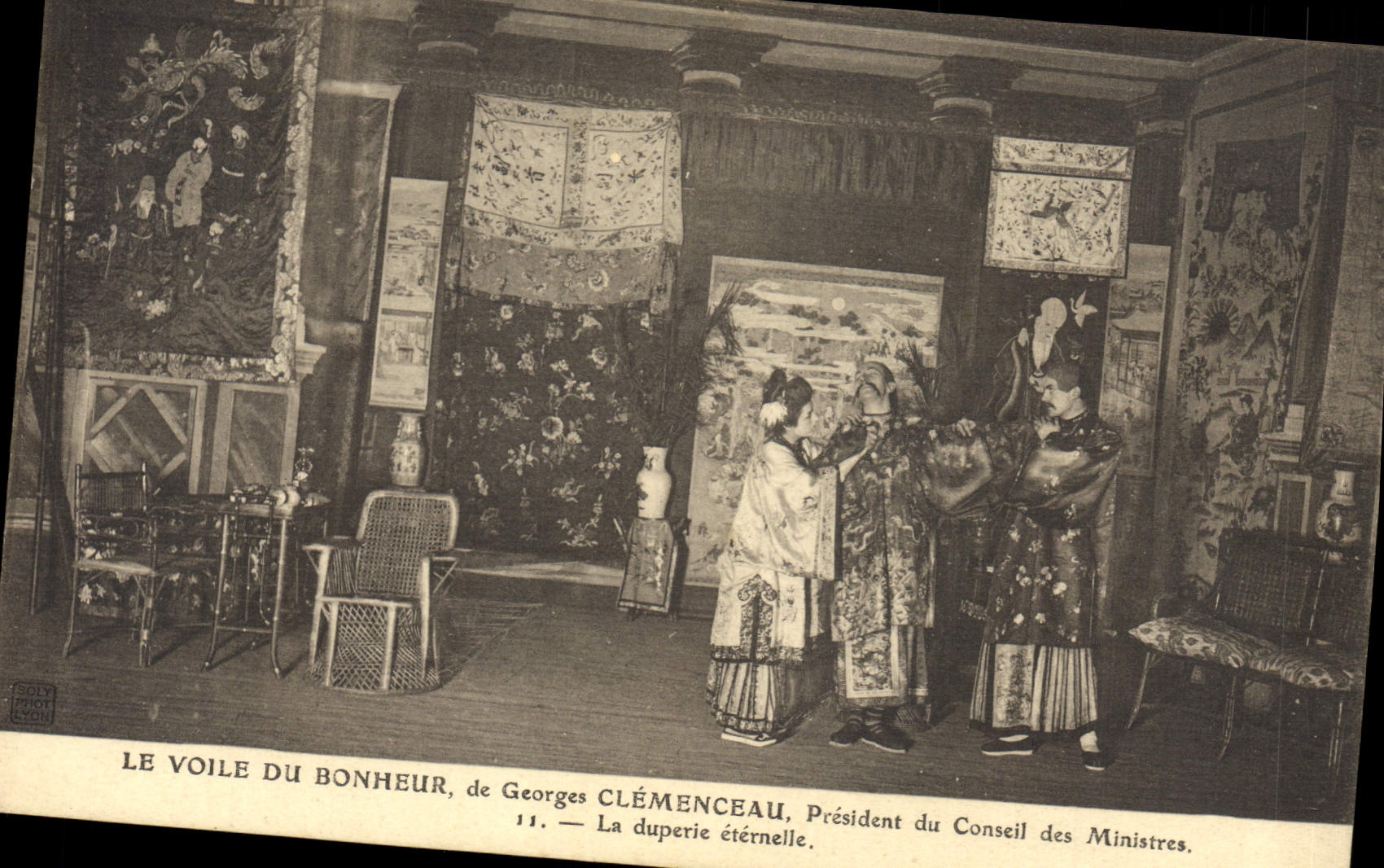 CPA Theatre Le voile du bonheur de Georges Clemenceau President du Conseil de Ministres La duperie eternelle