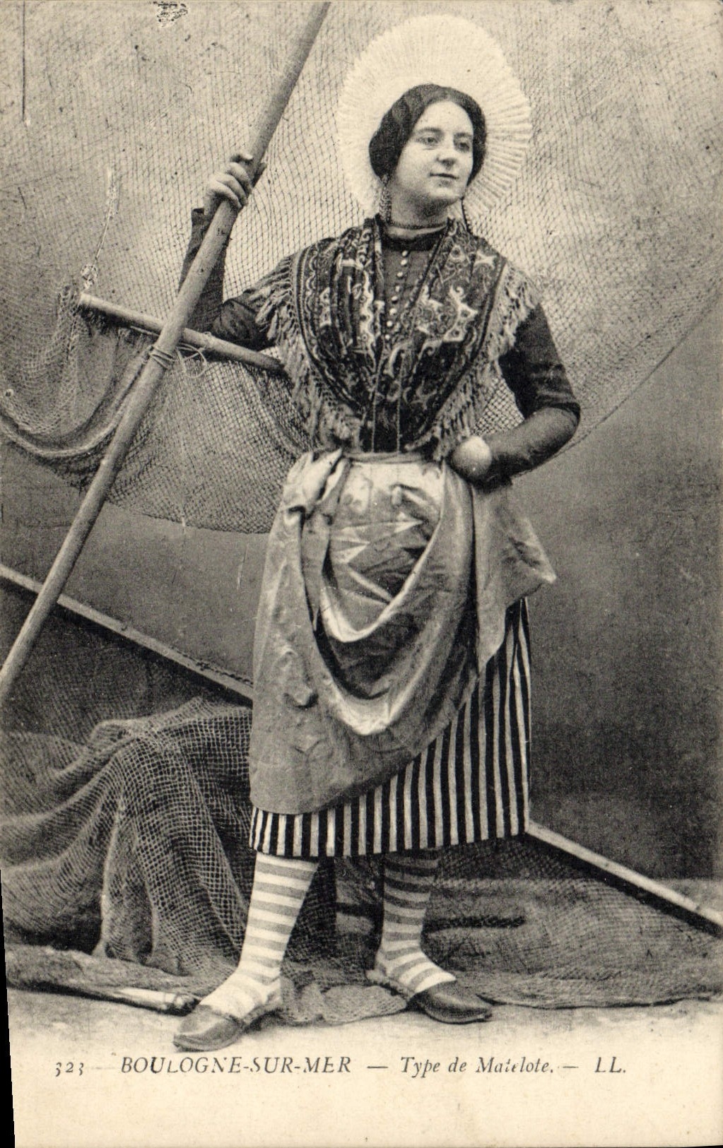 CPA Folklore Boulogne sur Mer Type de Matelote