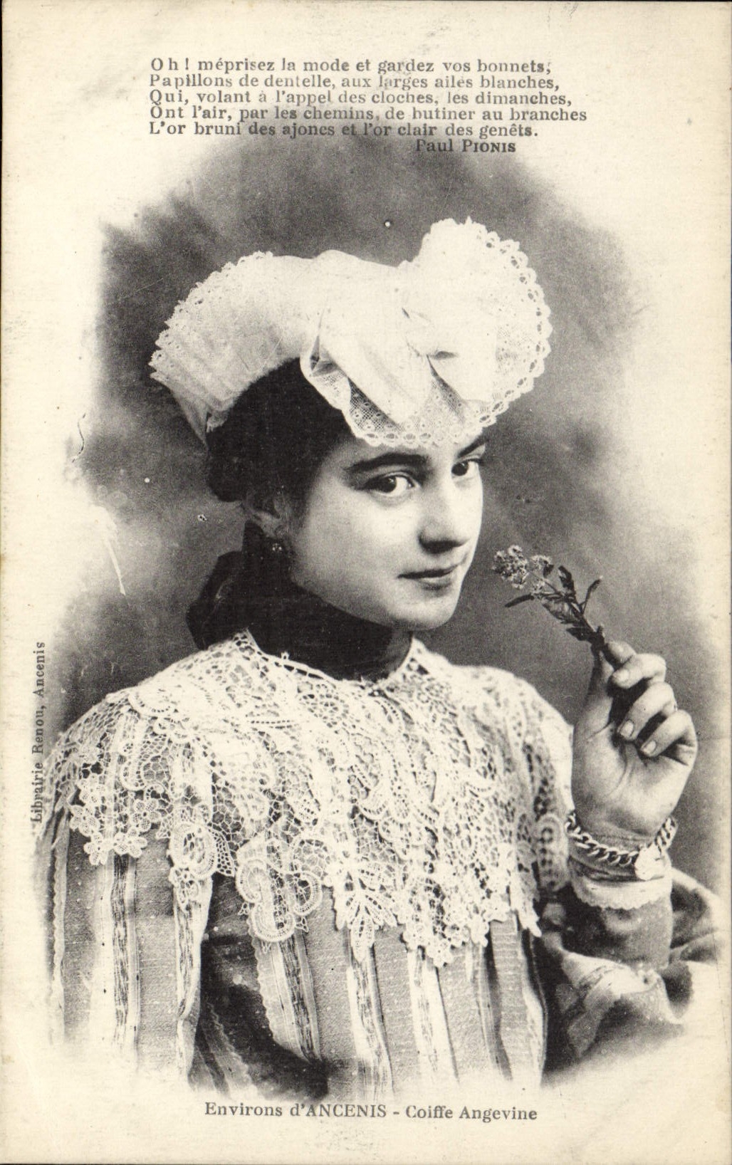 CPA Folklore Environs d'Ancenis Coiffe Angevine 