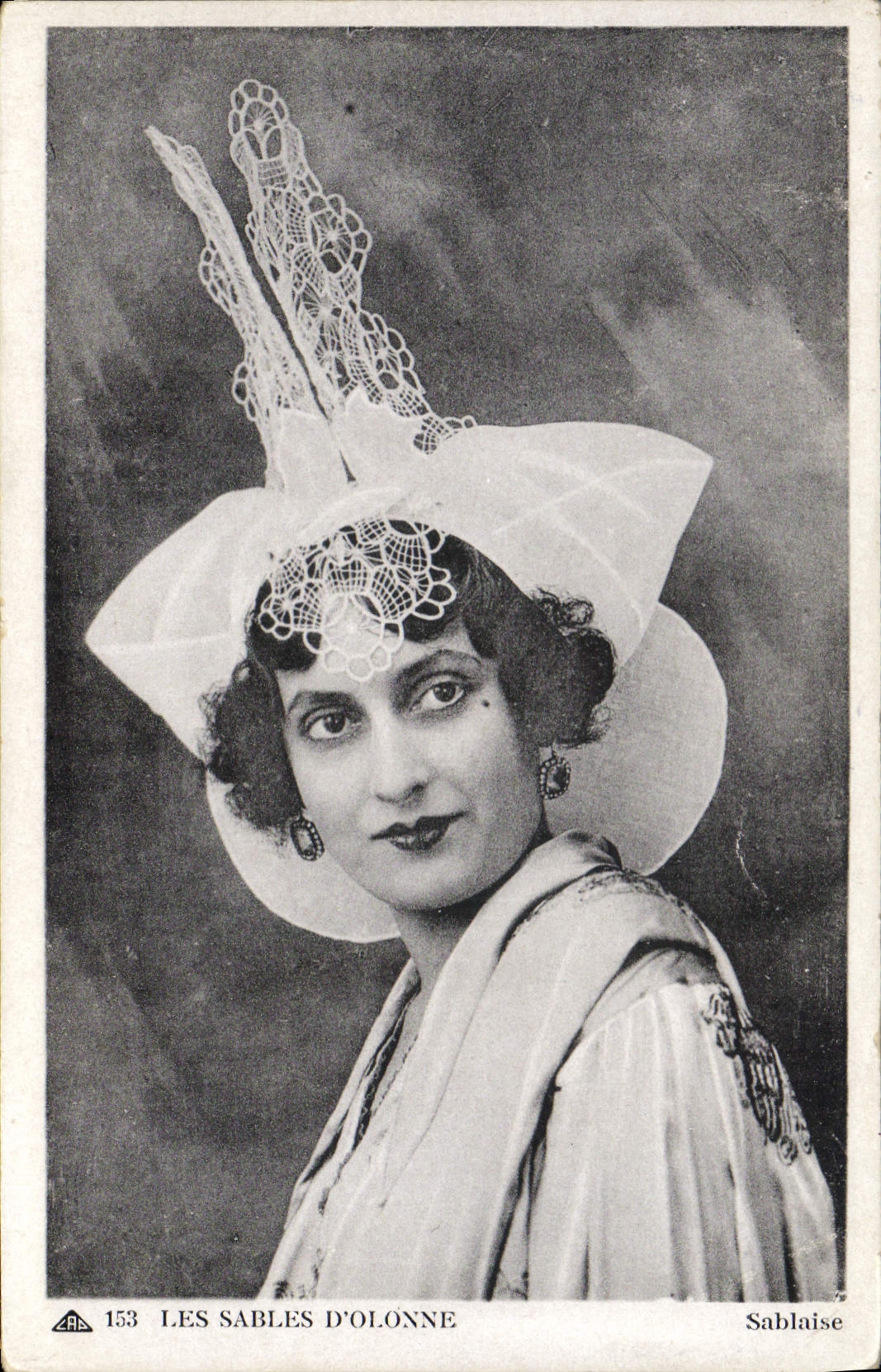 CPA Folklore Sables d'Olonne Sablaise 