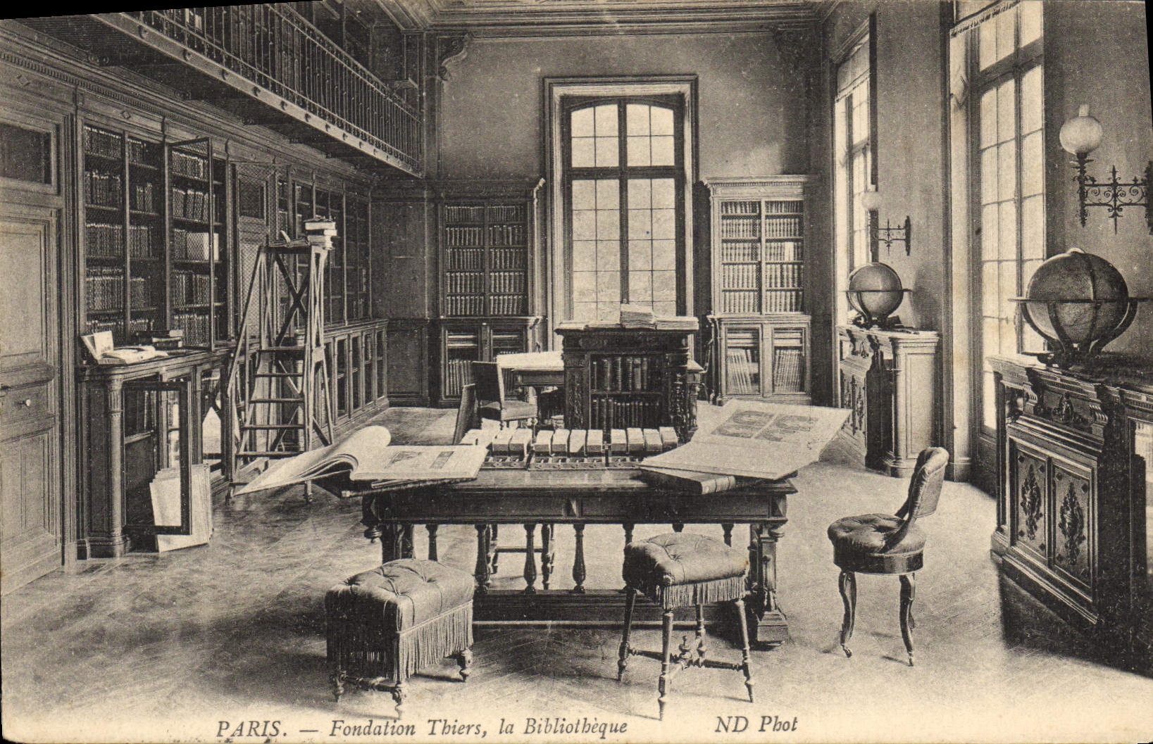 CPA Bibliotheque Paris Fondation Thiers