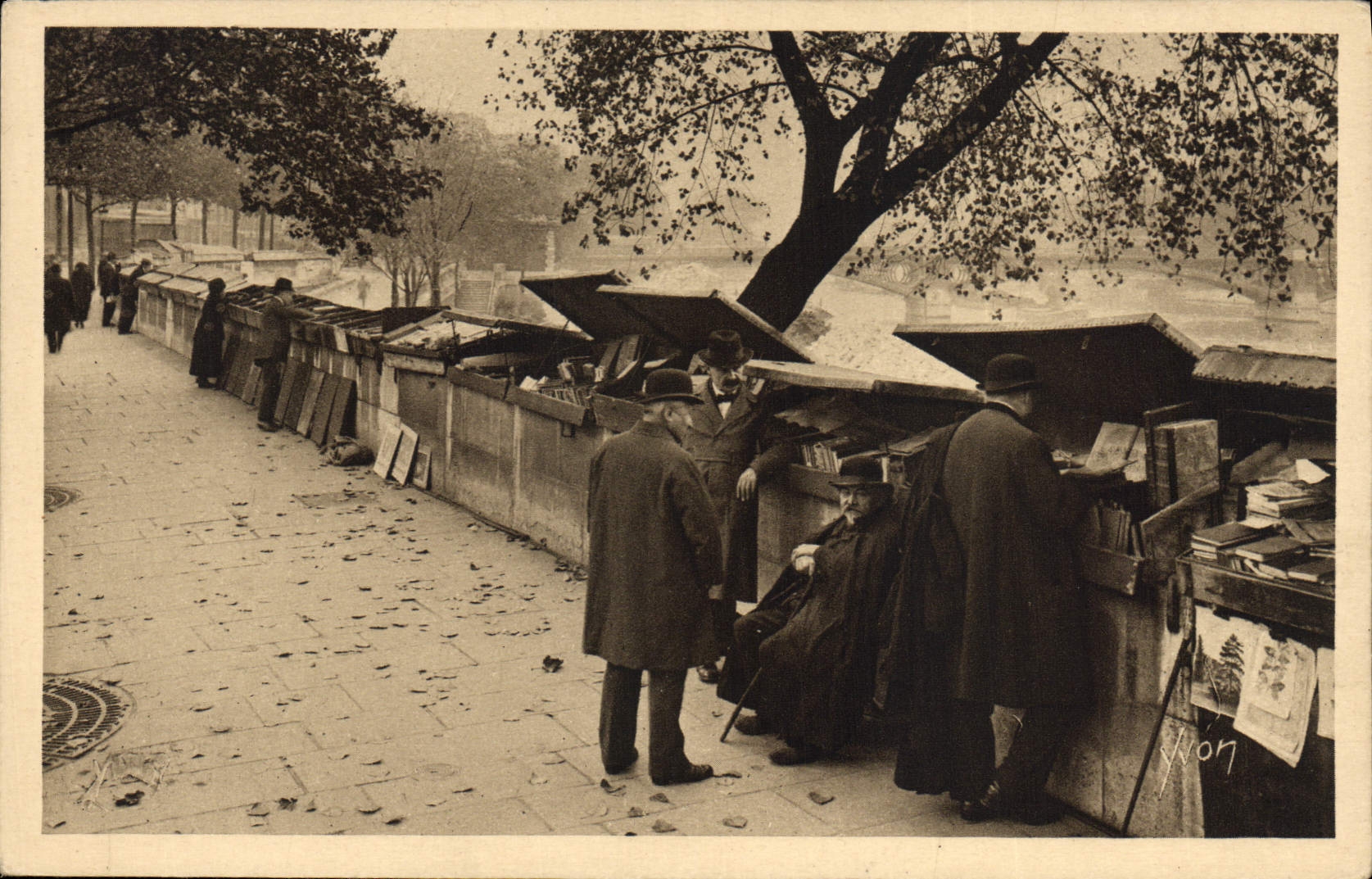 Vintage Postcard Paris Secondhand booksellers of the Malaquais Quay