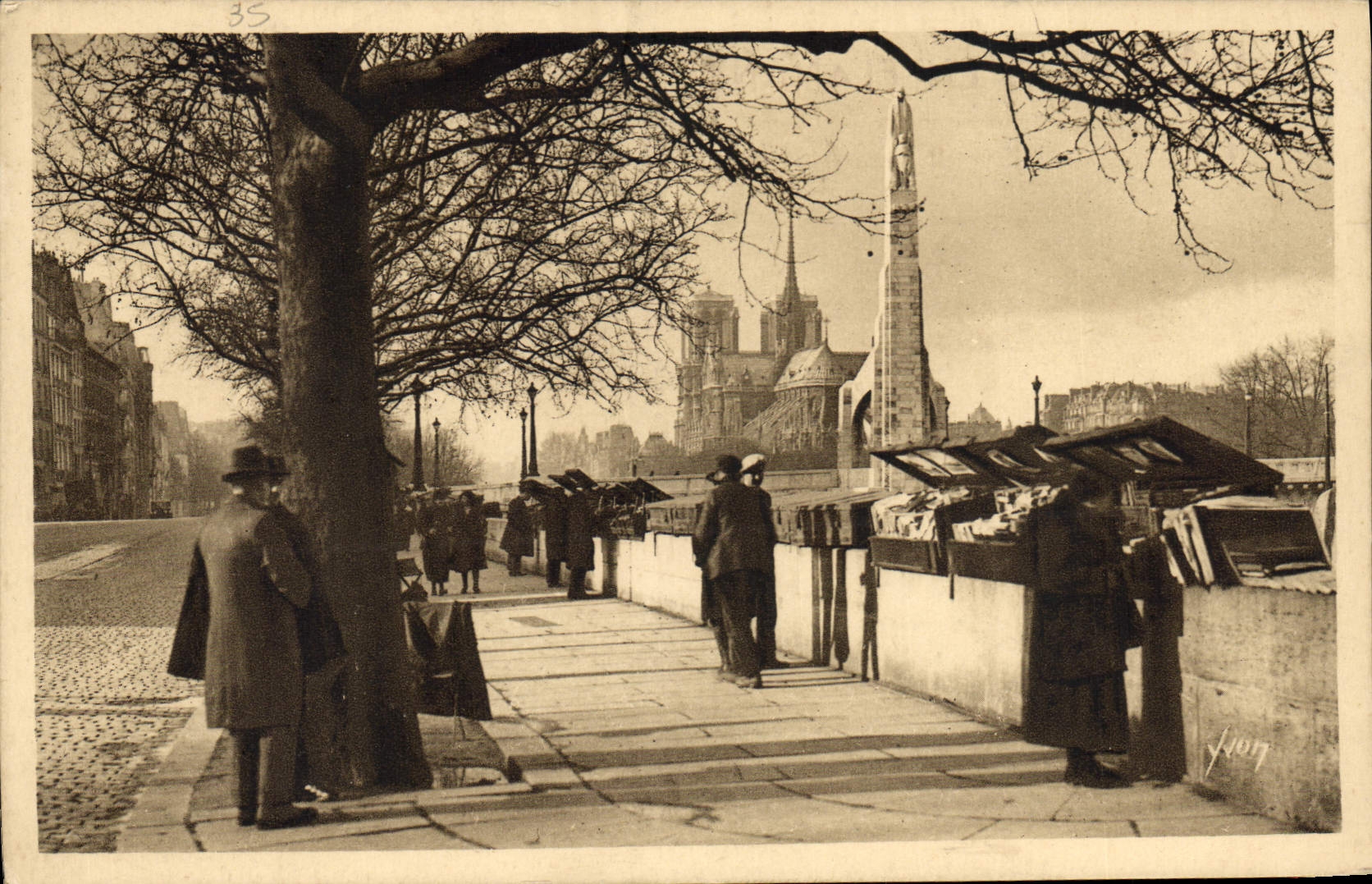 Vintage Postcard Paris Secondhand booksellers the quay of the Small tower towards Notre Dame