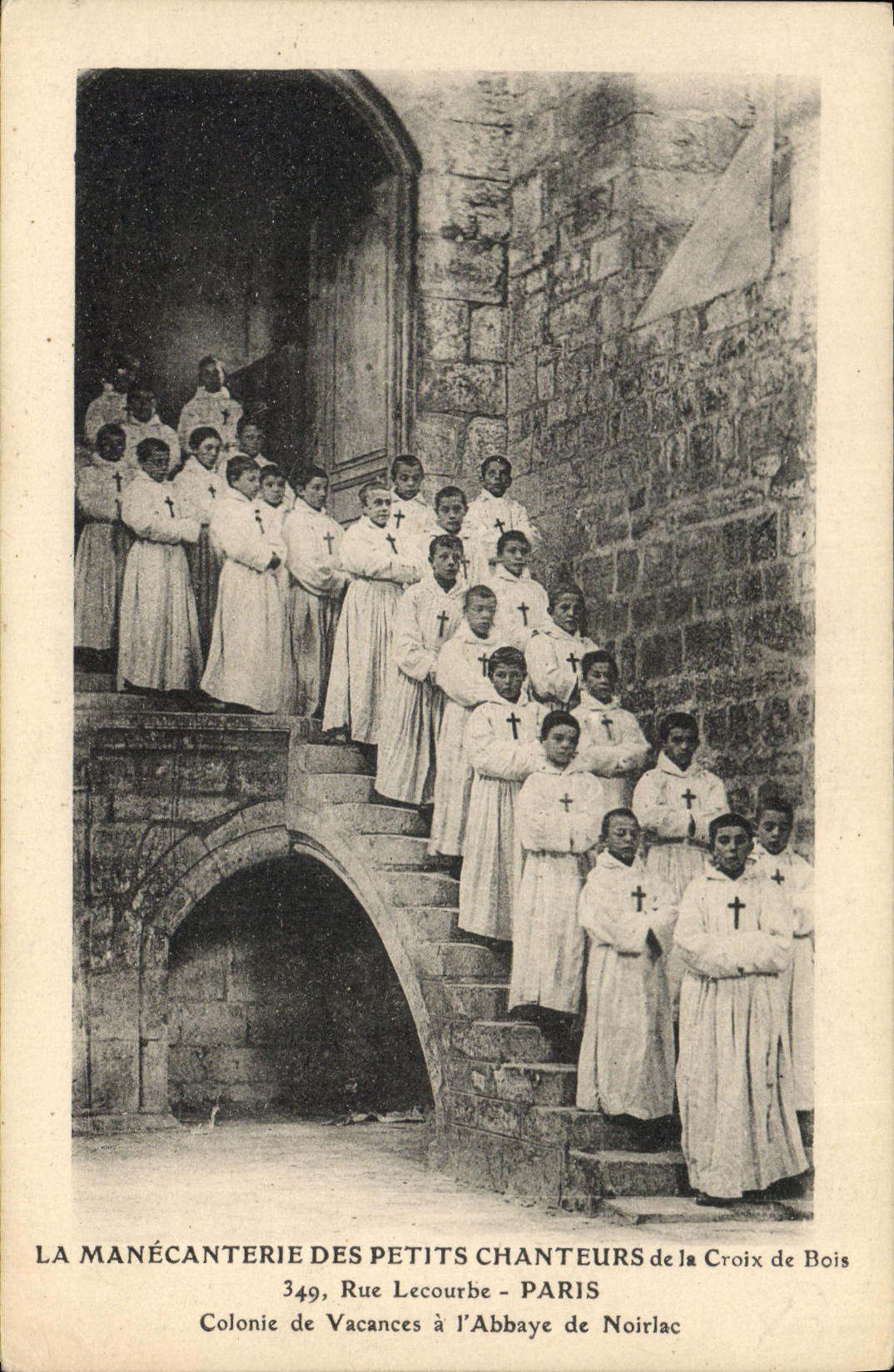 CPA La Manecanterie des petits chanteurs a la Croix de Bois Rue Lecourbe Paris Colonie de vacances a l'abbaye de Noirac 
