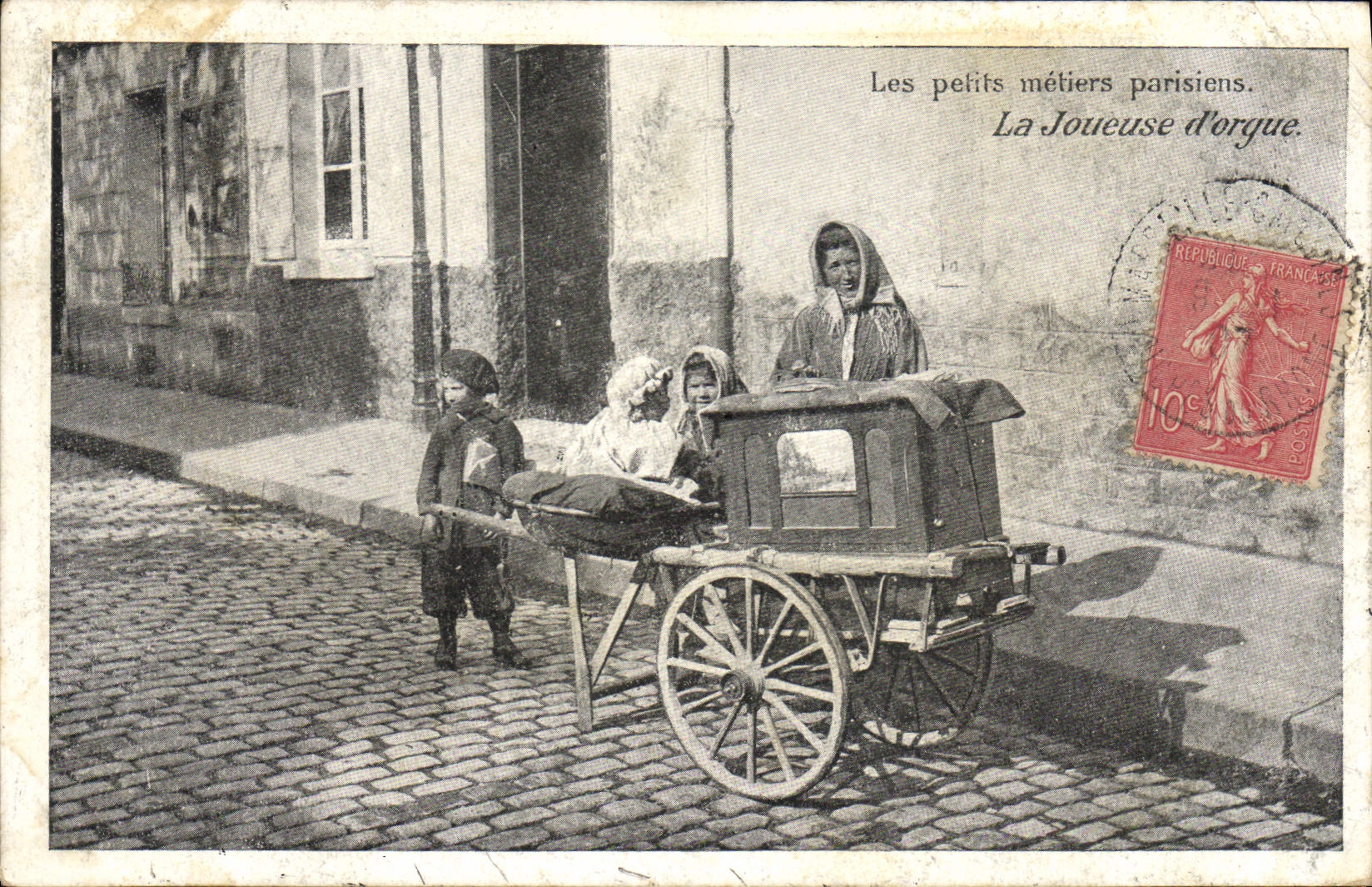 CPA Les petits metiers parisiens La joueuse d'orgue Taylor Chocolat TOP