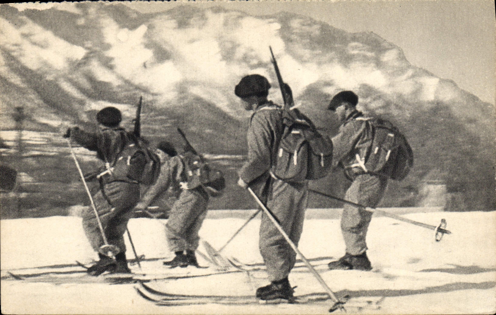 CPA Militaria Chasseurs Alpins Eclaireurs skieurs Ski