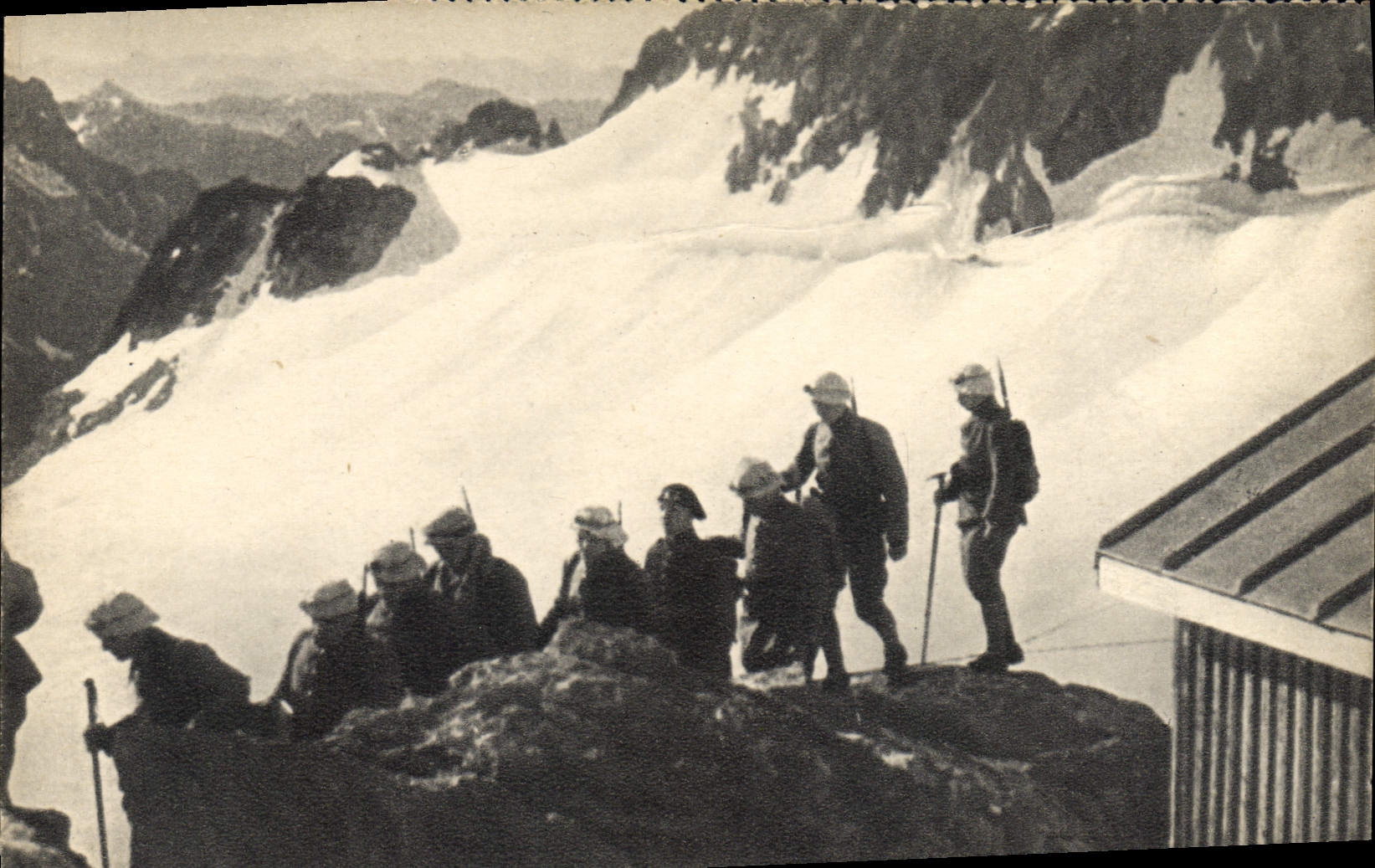 CPA Militaria Chasseurs Alpins Depart d'une patrouille en haute montagne