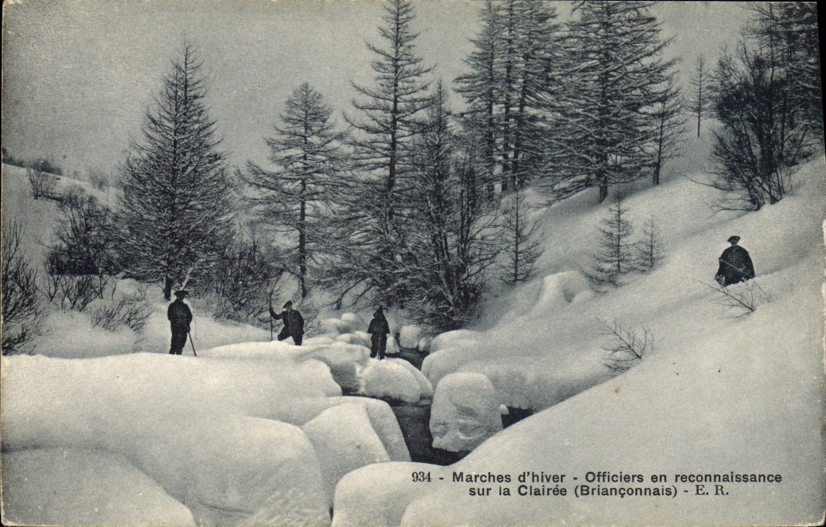 CPA Militaria Chasseurs Alpins Marches d'hiver Officiers en reconnaissance sur la Chairee Brianconnais