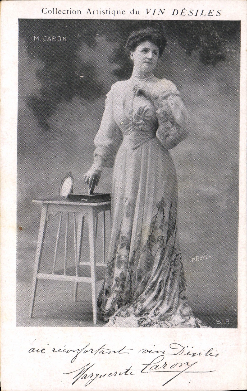 CPA Femme Theatre Caron Vin Desiles