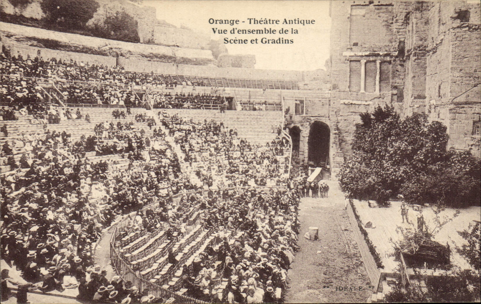 CPA Theatre antique d'Orange Vue d'ensemble de la scene et gradins