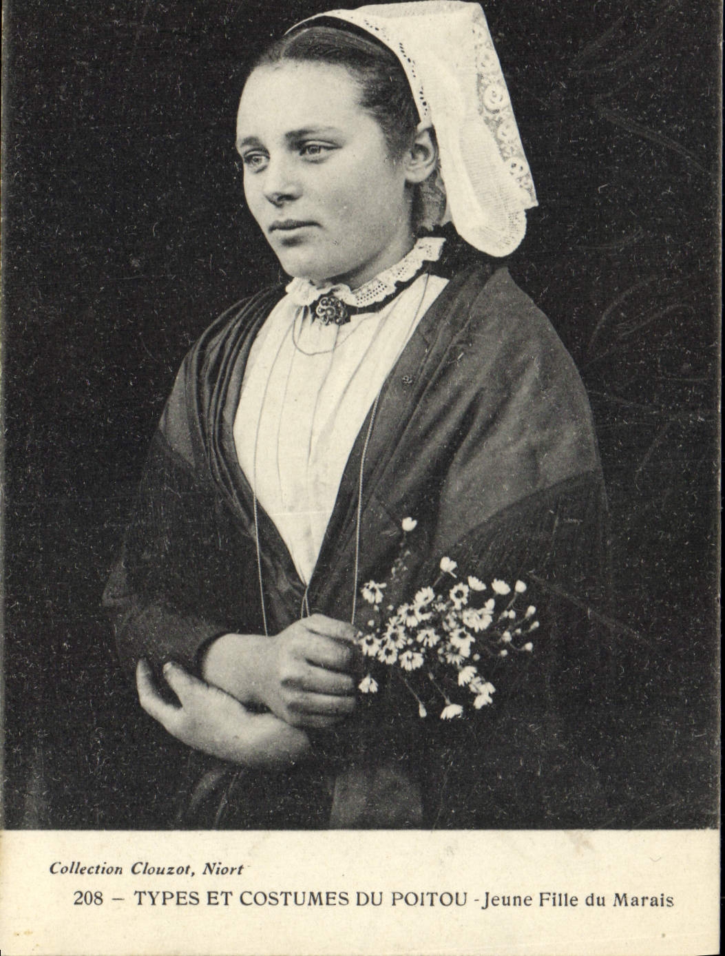 CPA Folklore Poitou Jeune fille du marais