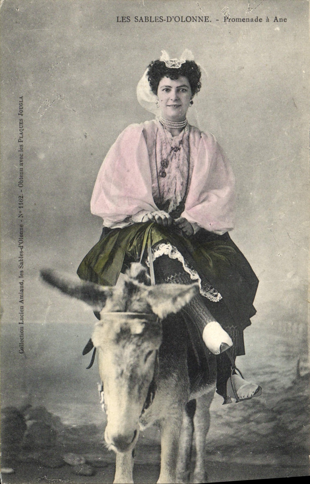 CPA Folklore Les Sables d'Olonne Promenade a ane Mule
