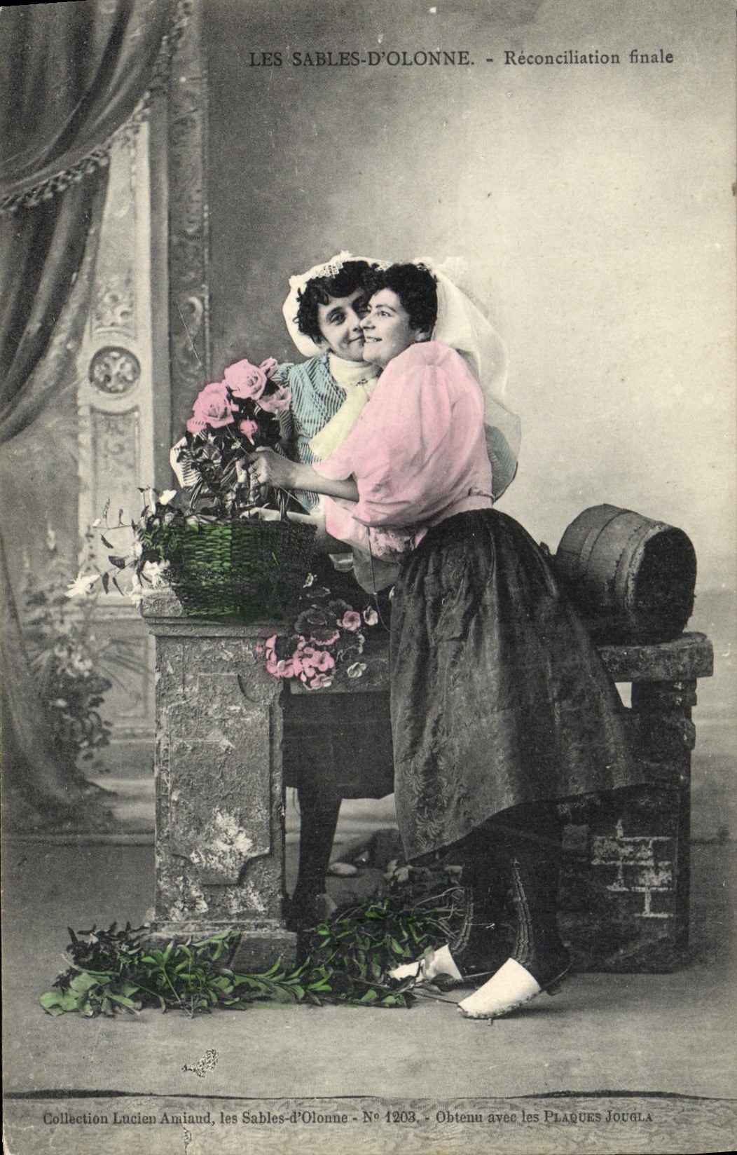 CPA Folklore Les Sables d'Olonne Reconciliation finale