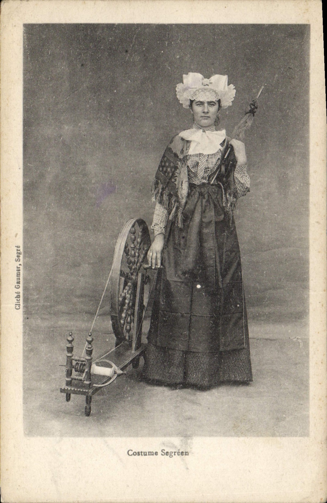 CPA Folklore Costume Segreen