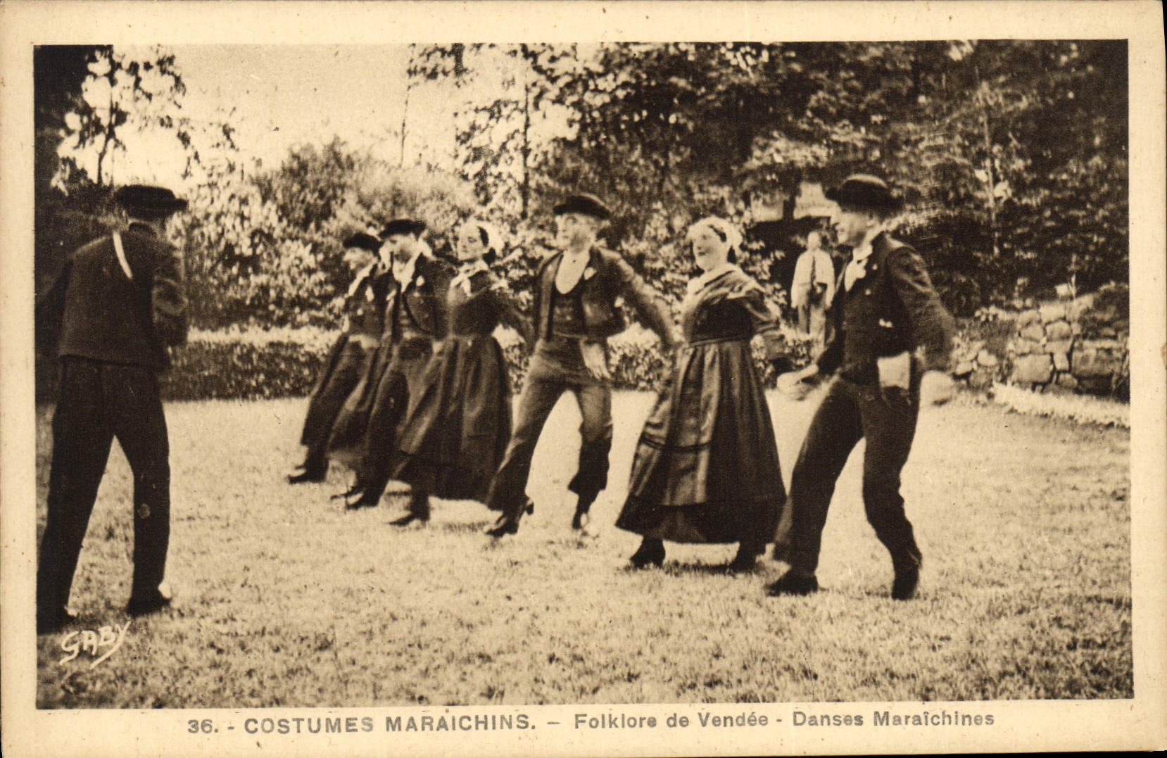 CPA Folklore Costumes Maraichins Folklore de Vendee Danses Maraichines
