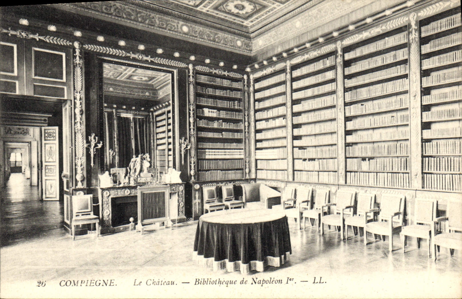 CPA Bibliotheque de Napoleon 1er Compiegne Le chateau