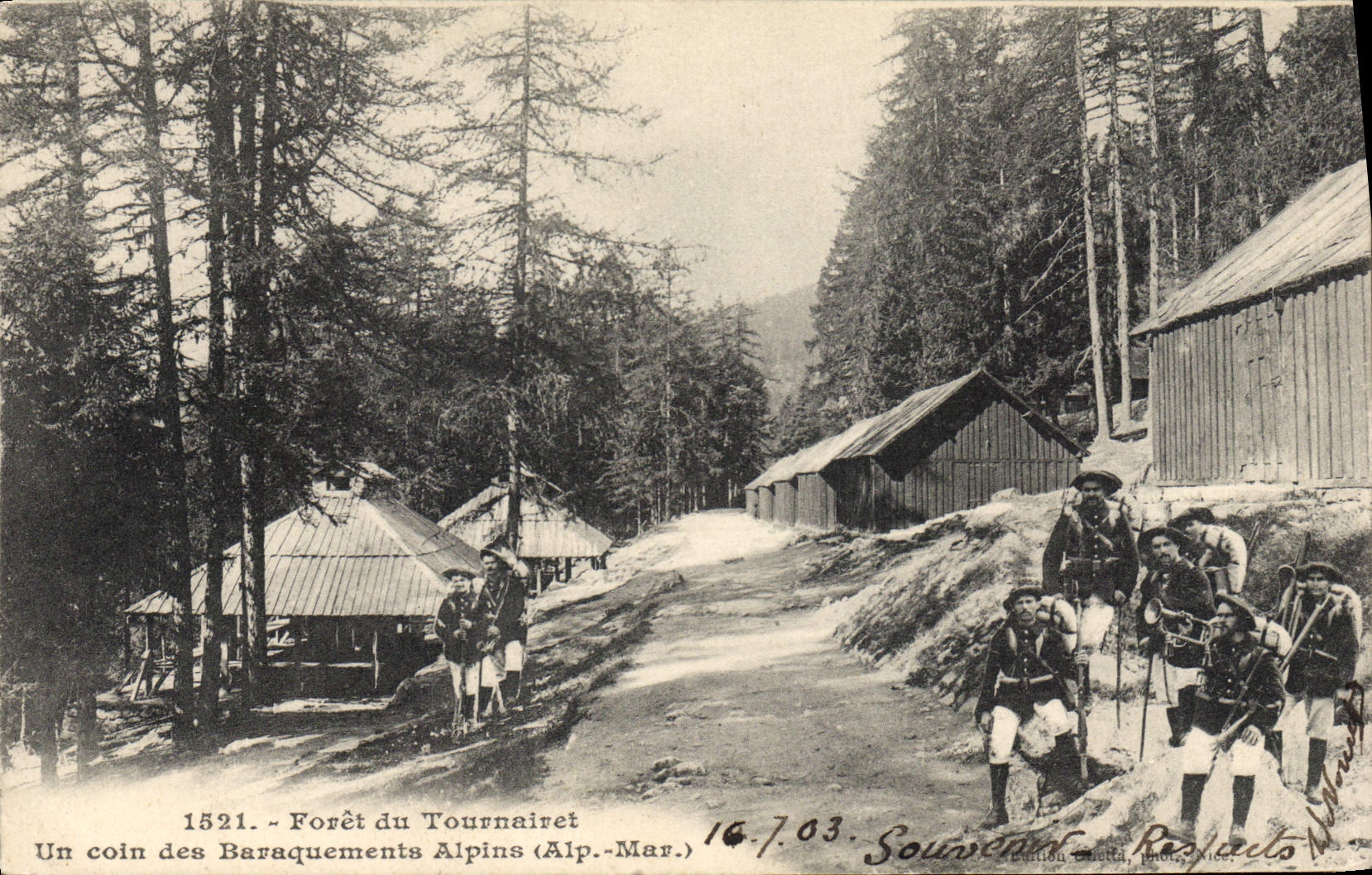 CPA Militaria Chasseurs Alpins Foret fu Torumalet Un coin des baraquements Alpins