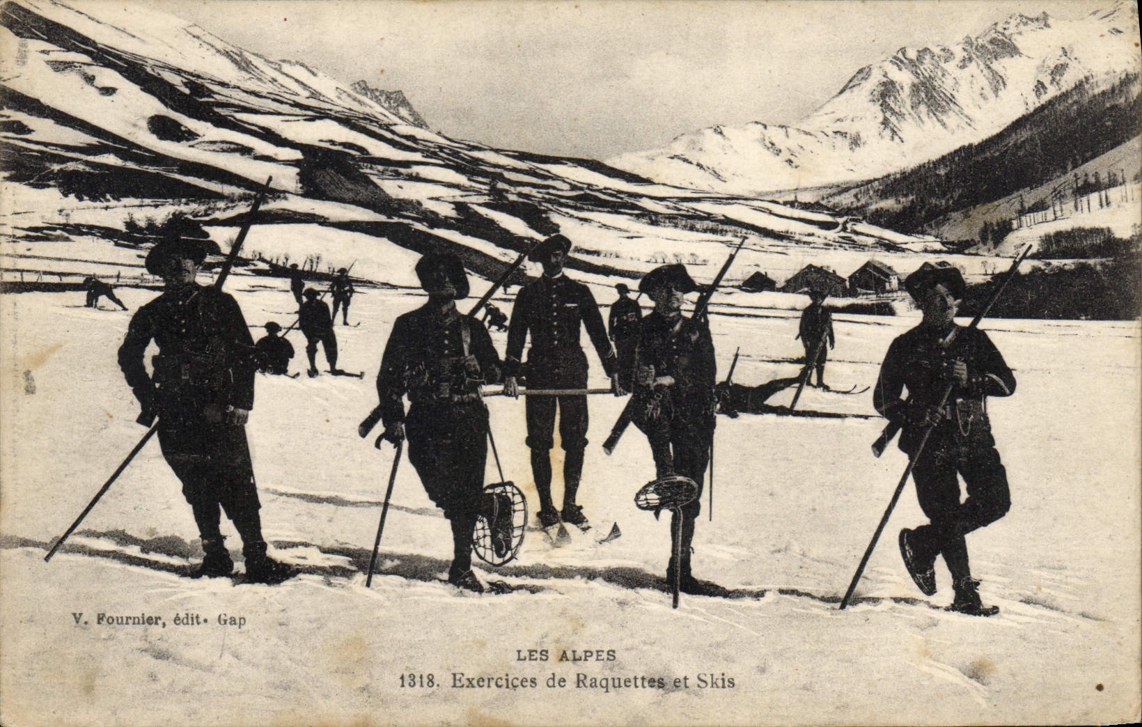CPA Militaria Chasseurs Alpins Les Alpes Exercices de raquettes et skis