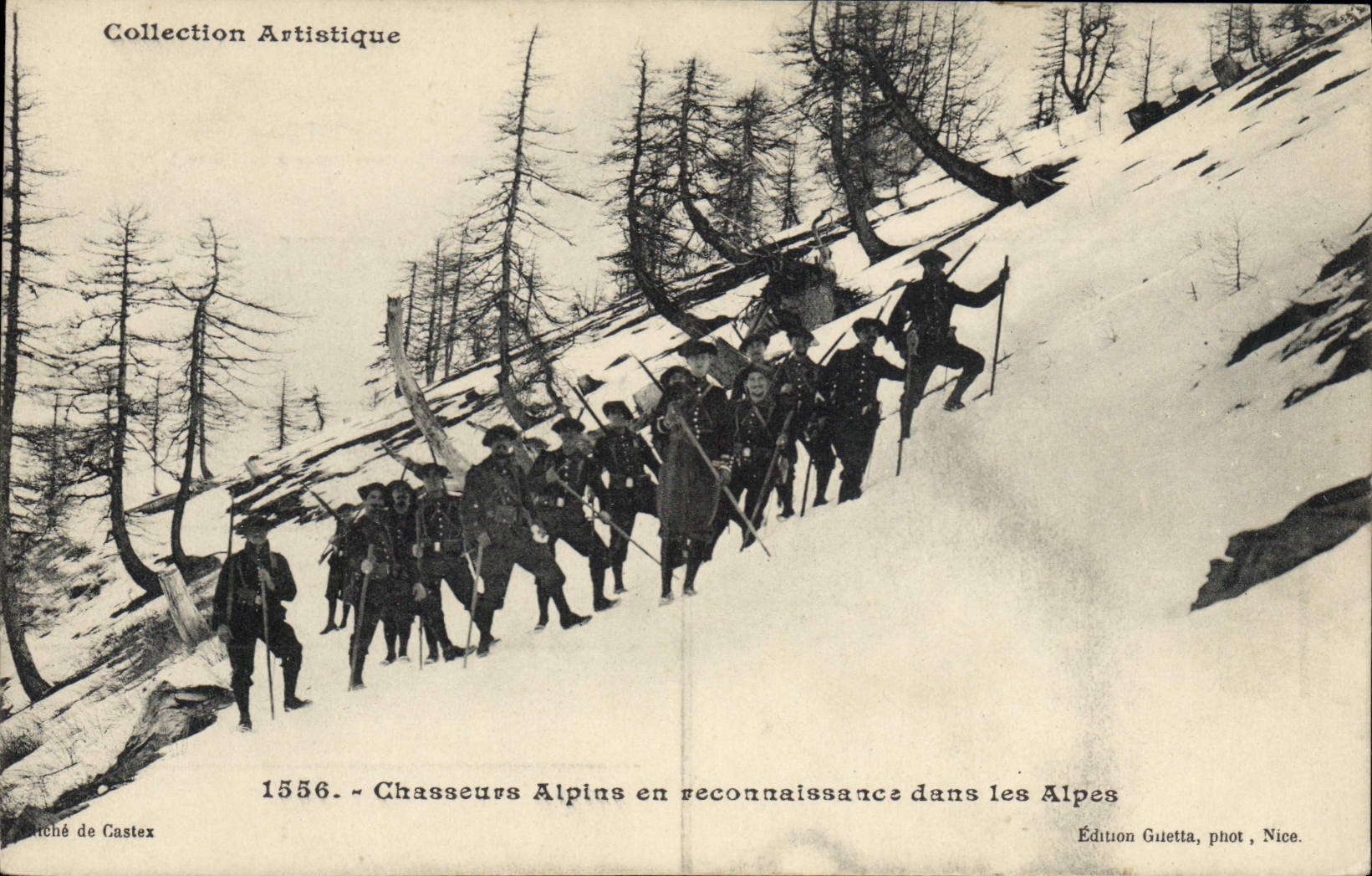 CPA Militaria Chasseurs Alpins en reconnaissance dans les Alpes