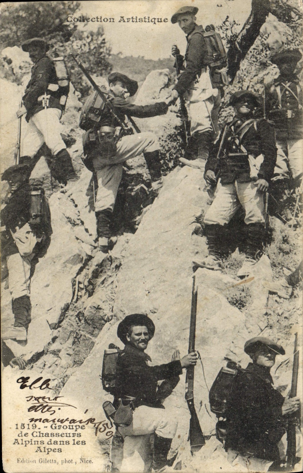 CPA Militaria Chasseurs Alpins Groupe de chasseurs Alpins dans les Alpes