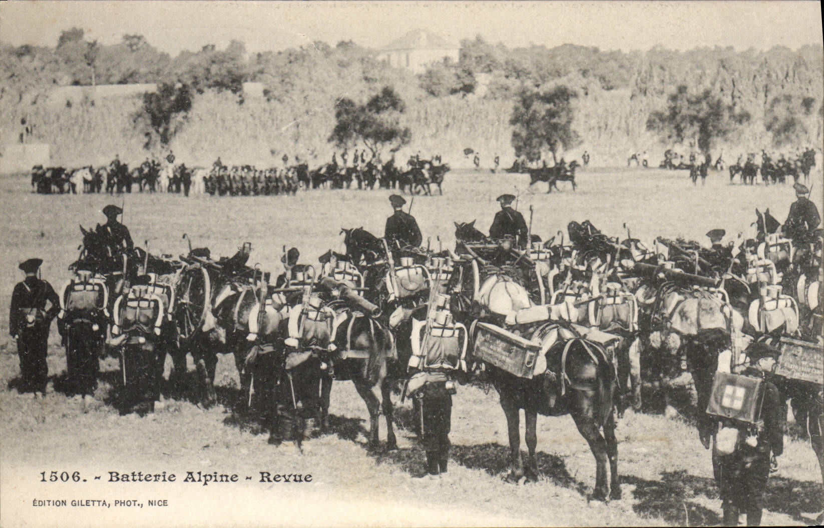 CPA Militaria Chasseurs Alpins Batterie alpine Revue