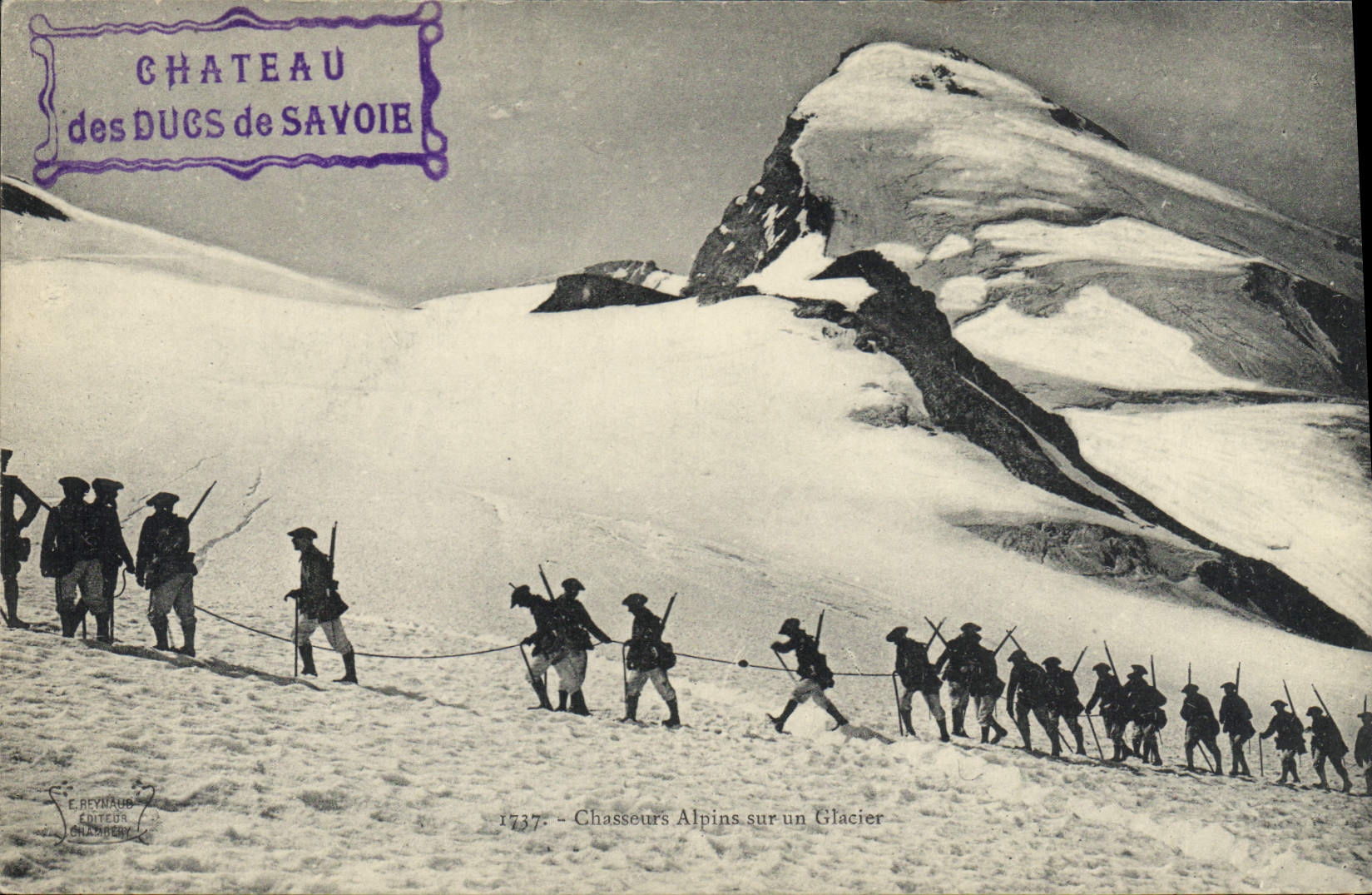 CPA Militaria Chasseurs Alpins sur un glacier Chateau des Ducs de Savoie