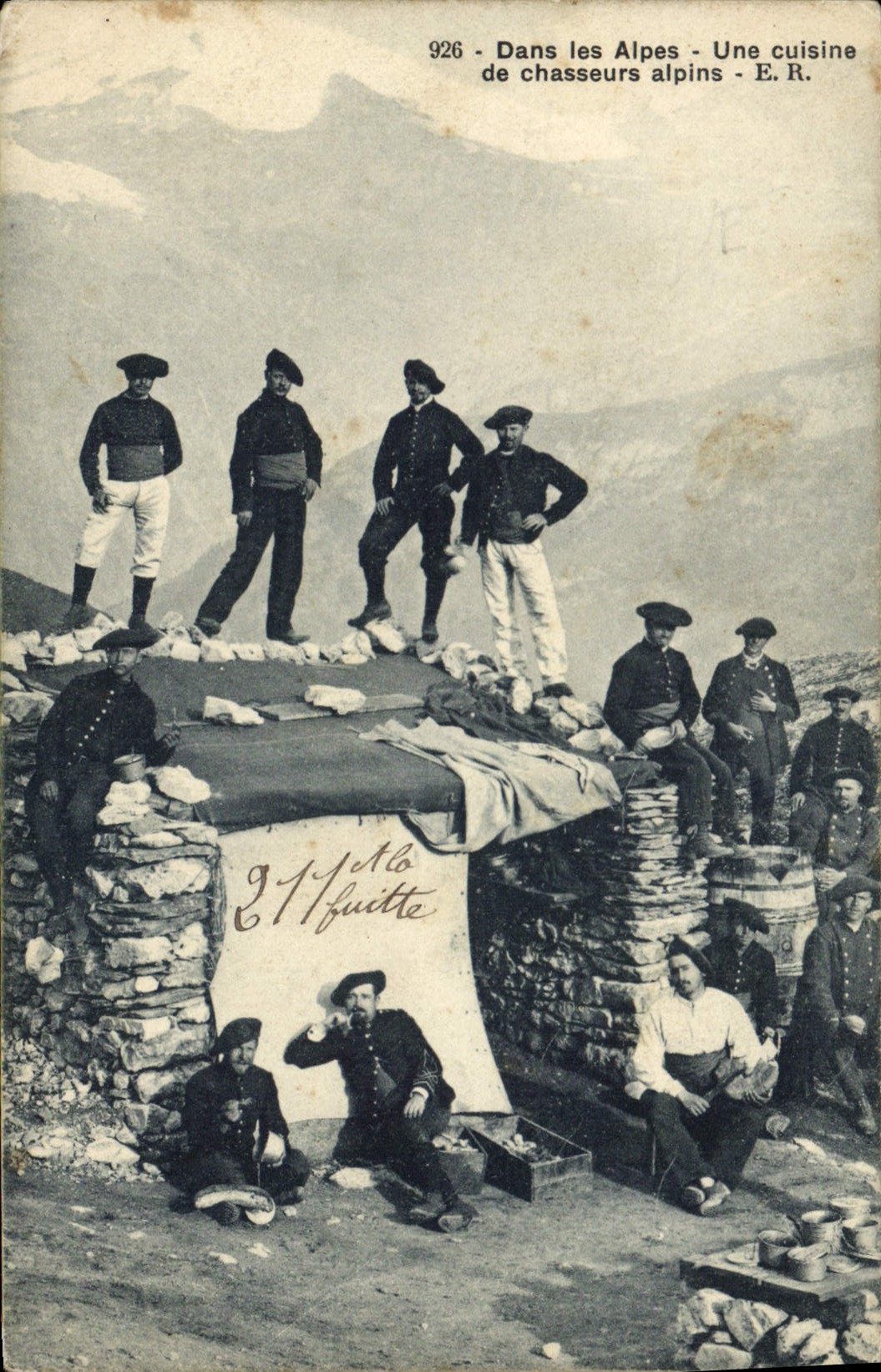 CPA Militaria Chasseurs Alpins Dans les Alpes Une cuisine