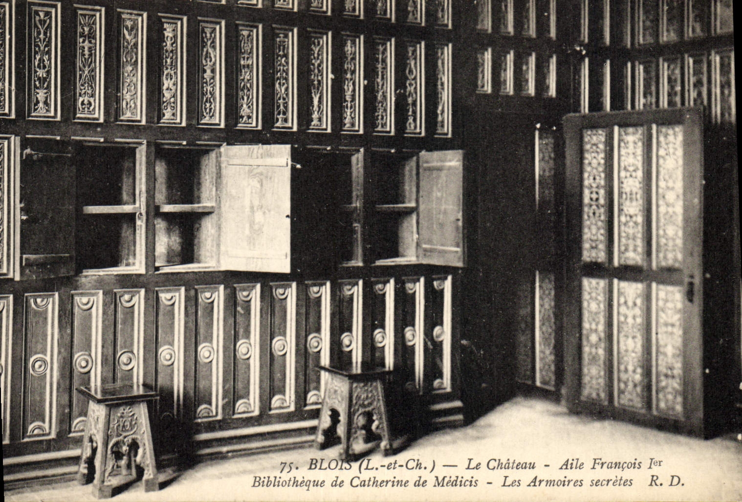 CPA Bibliotheque Blois le chateau Aile Francois 1er Catherine de Medicis Les armoires secretes