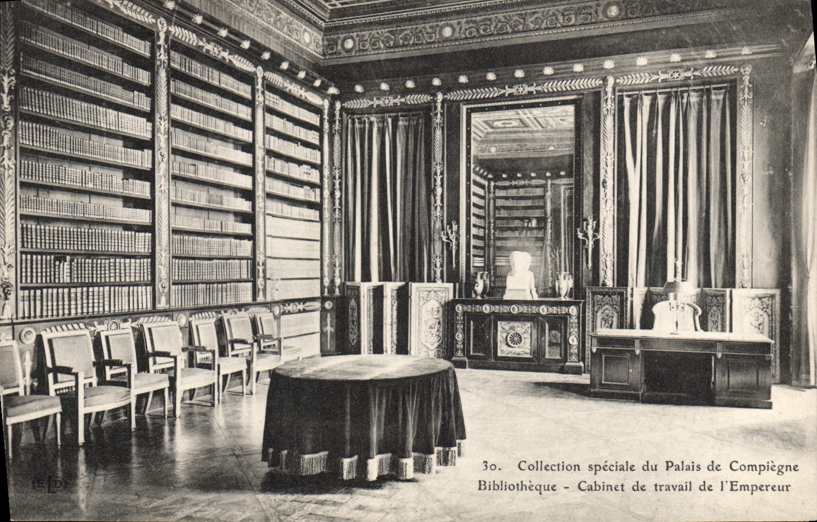 CPA Bibliotheque Palais de Compiegne Cabinet de travail de l'empereur Napoleon 1er