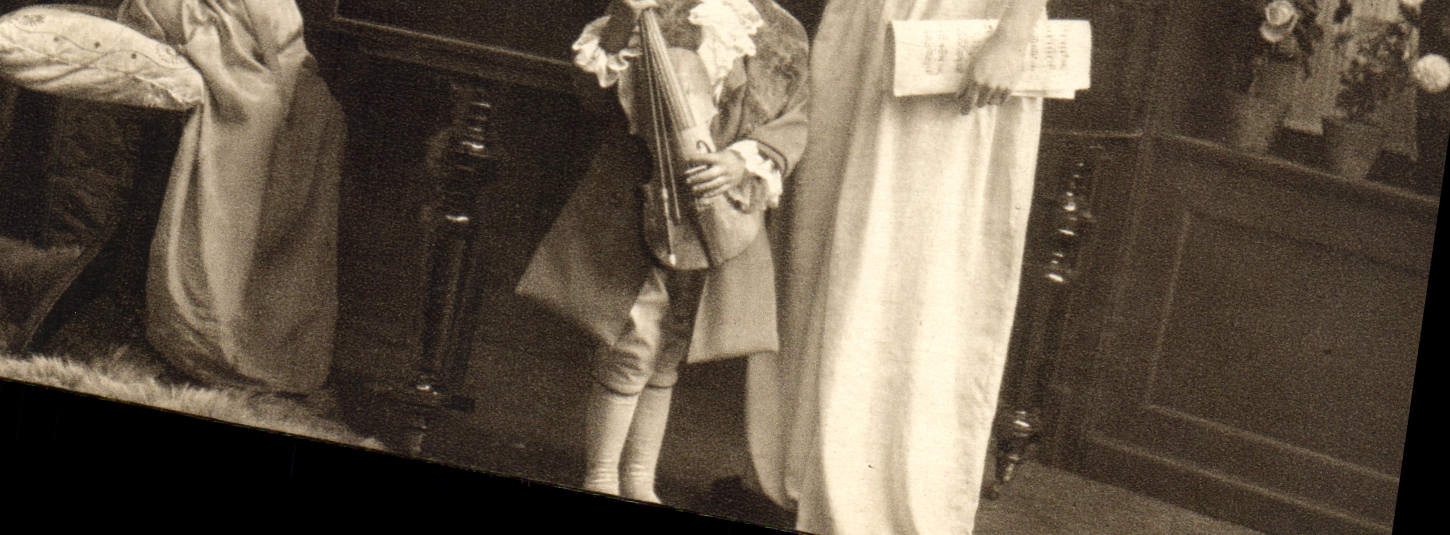 CPA Femme Enfants Piano Violon 
