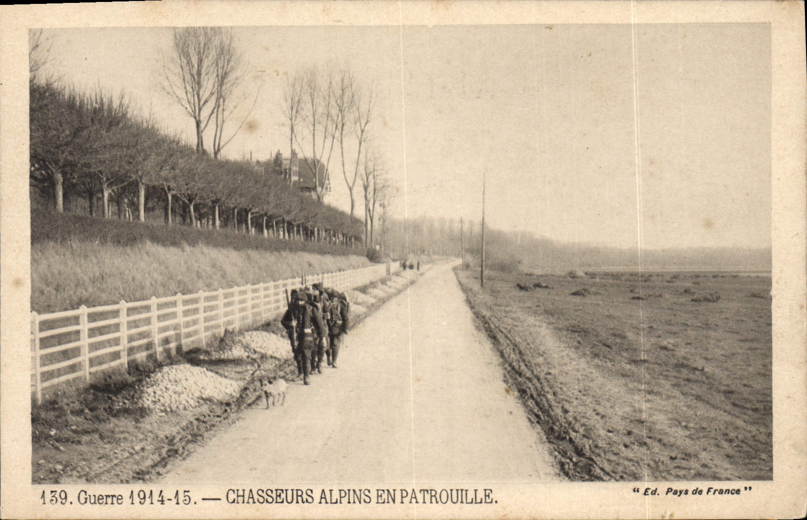 CPA Militaria Chasseurs Alpins en patrouille
