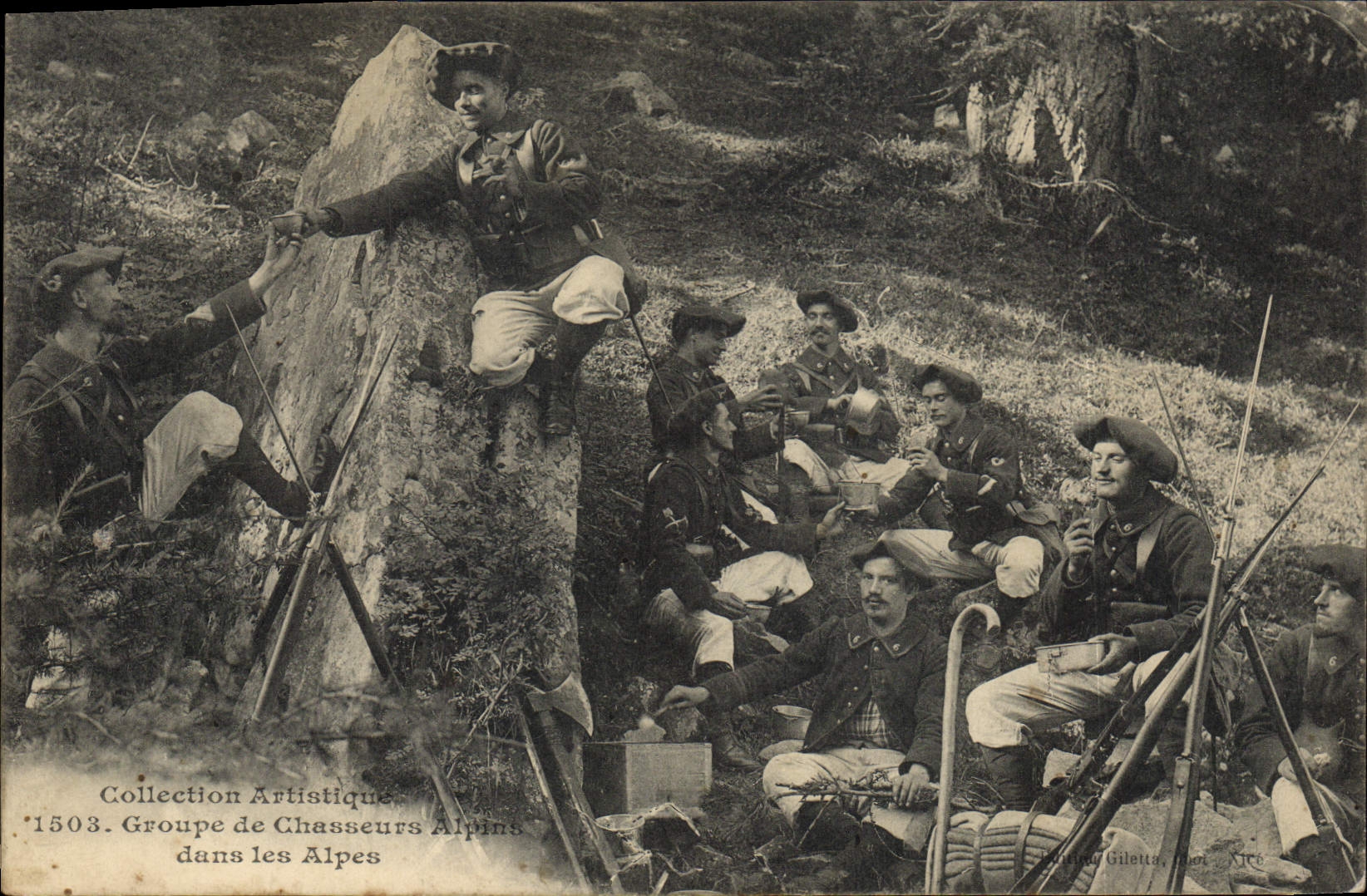 Vintage Postcard Militaria Groups Alpine hunters in the Alps