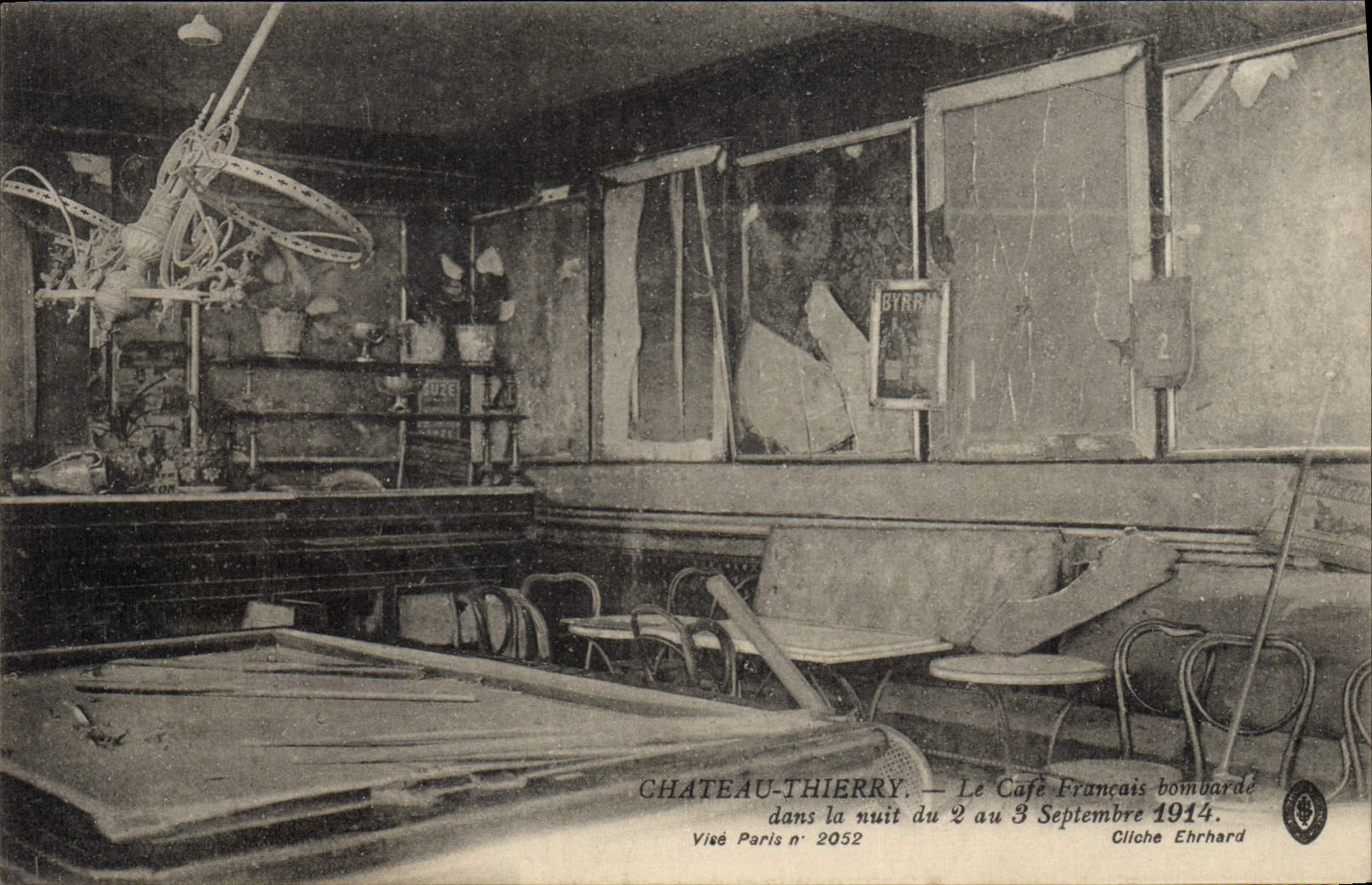 CPA Billard Chateau Thierry Le Cafe Francais bombarde Militaria 