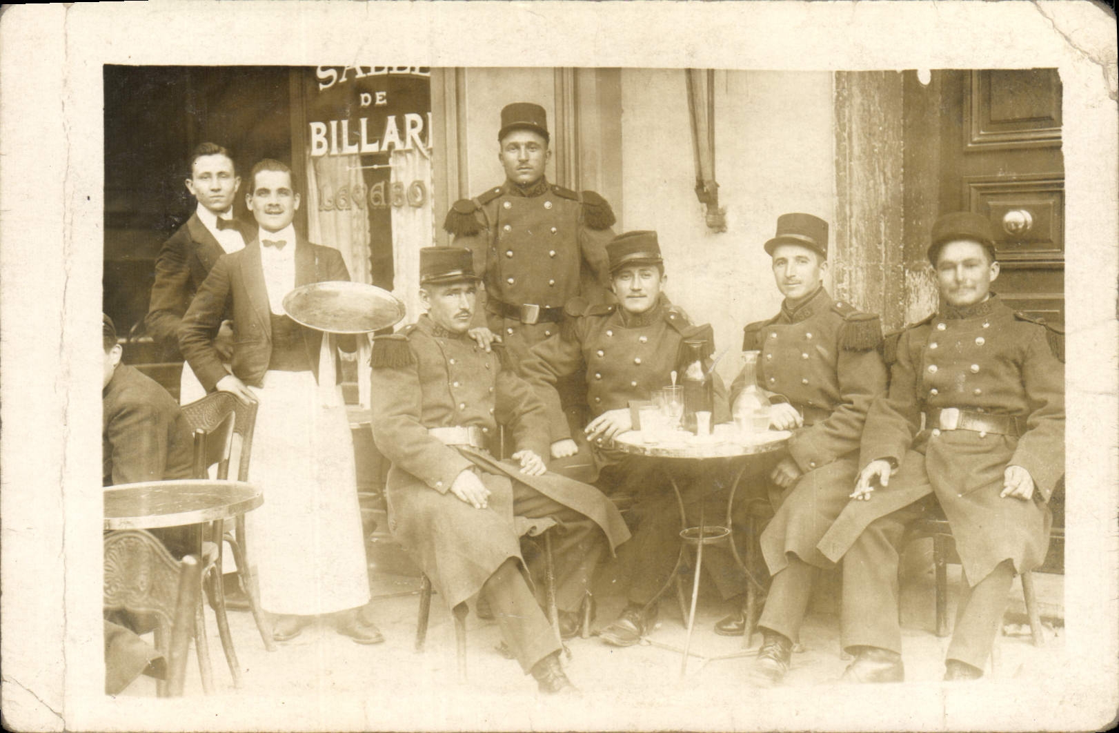 CARTE PHOTO Avignon Soldats Militaria Billard 