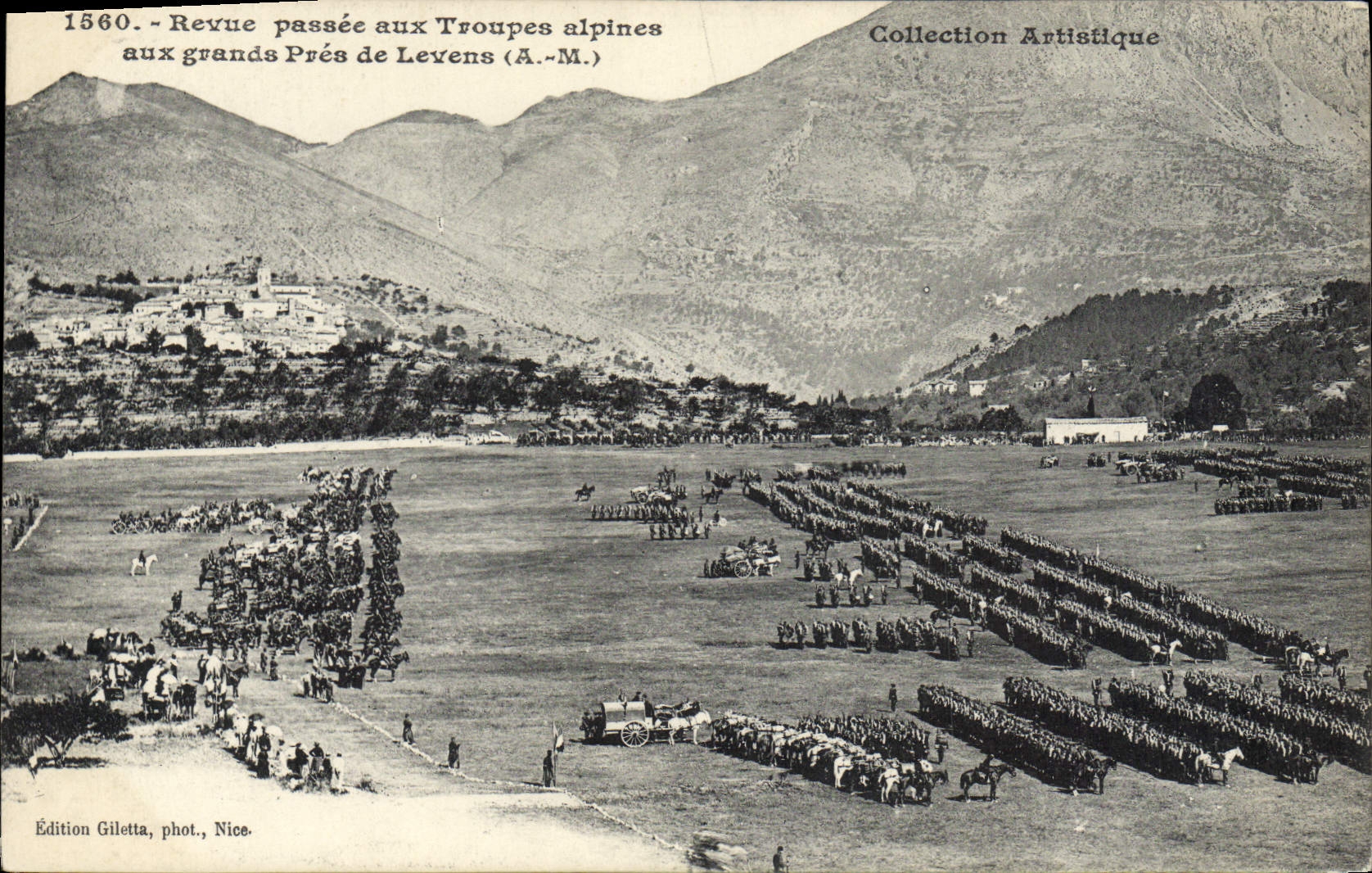 CPA Militaria Chasseurs alpins Revue passee aux troupes alpines aux grands Pres de Levens 