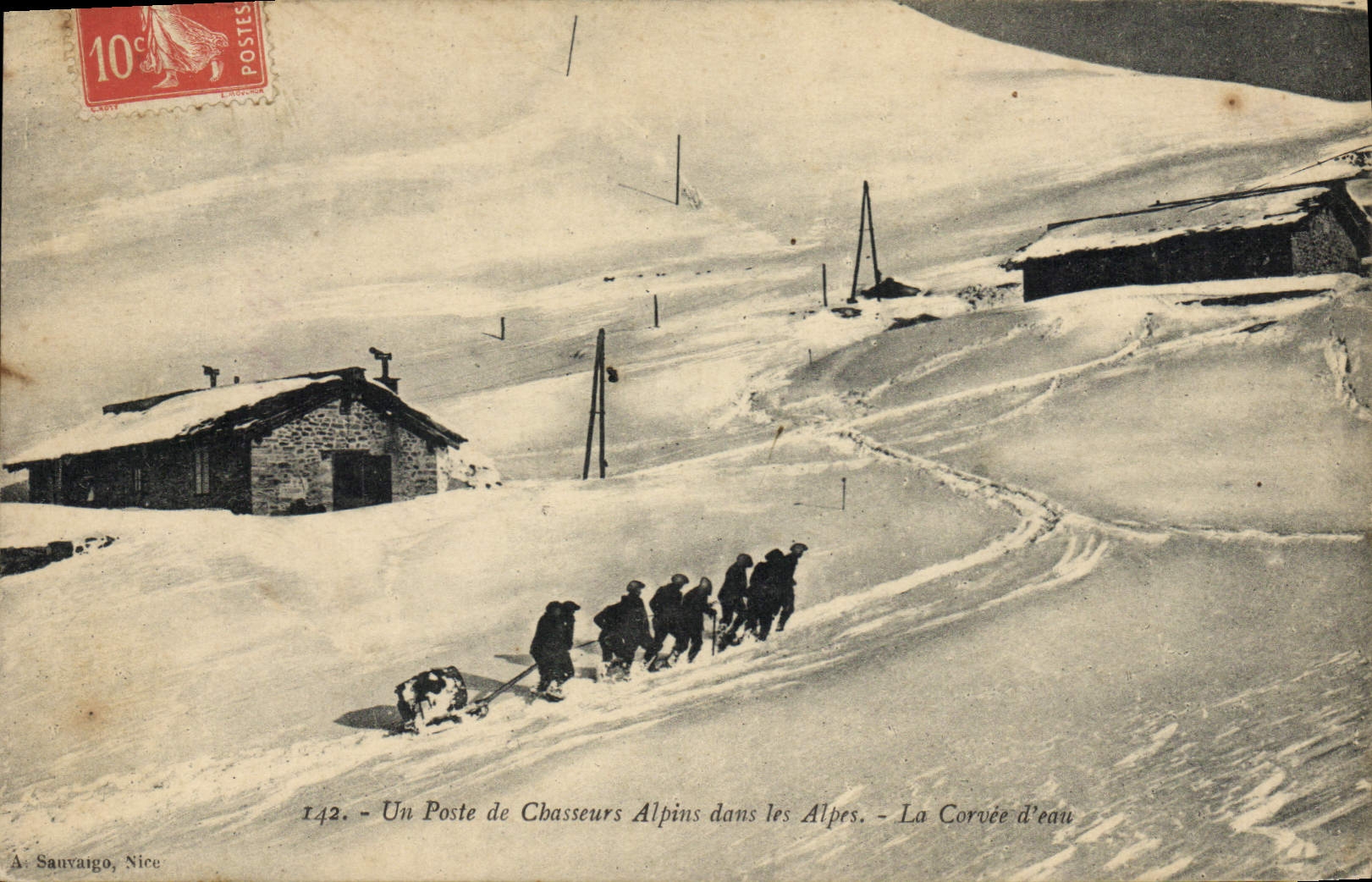 CPA Militaria Chasseurs alpins Un poste de chasseurs alpins dans les Alpes La corvee d'eau 