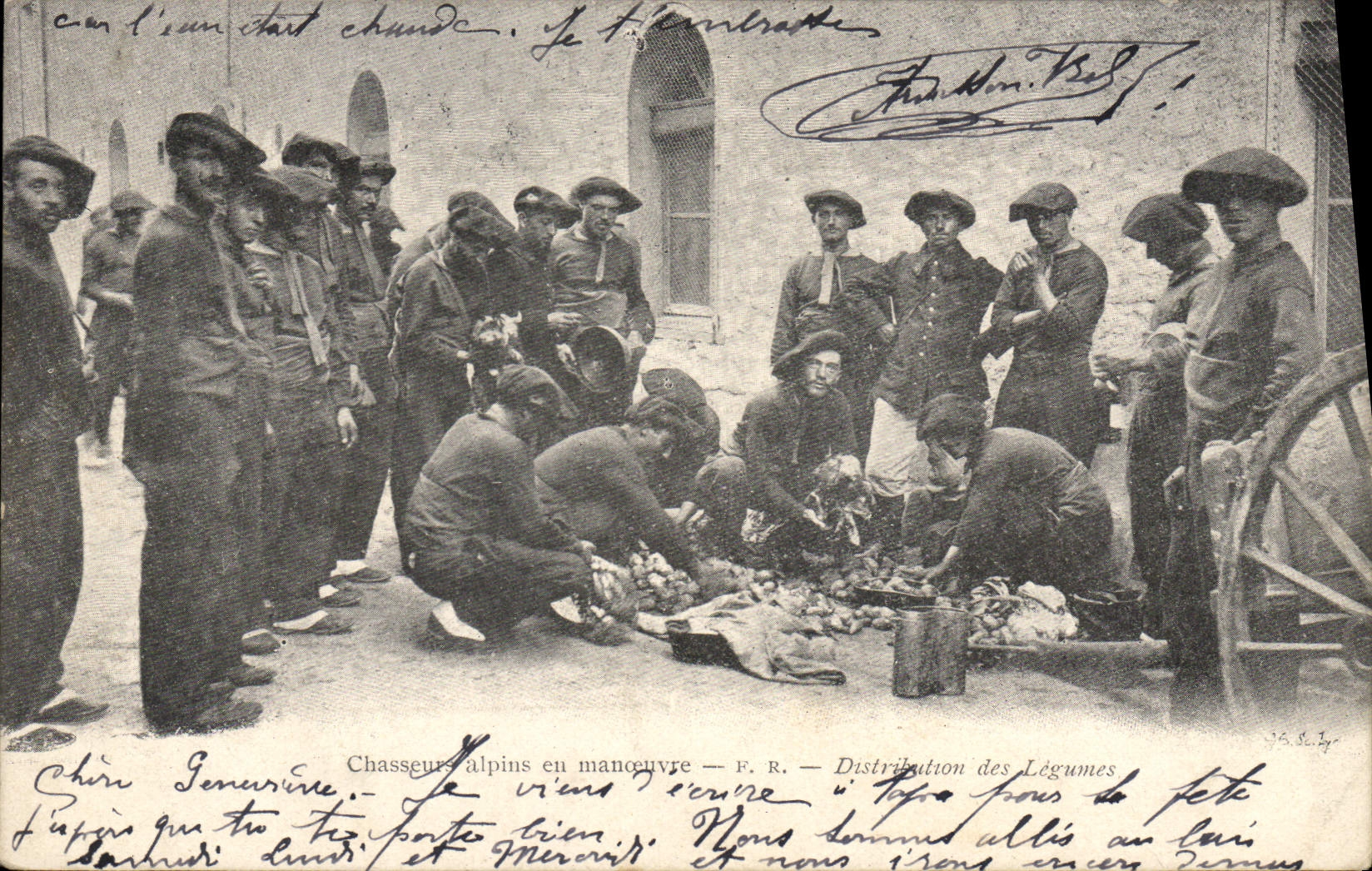CPA Militaria Chasseurs alpins en manoeuvre 