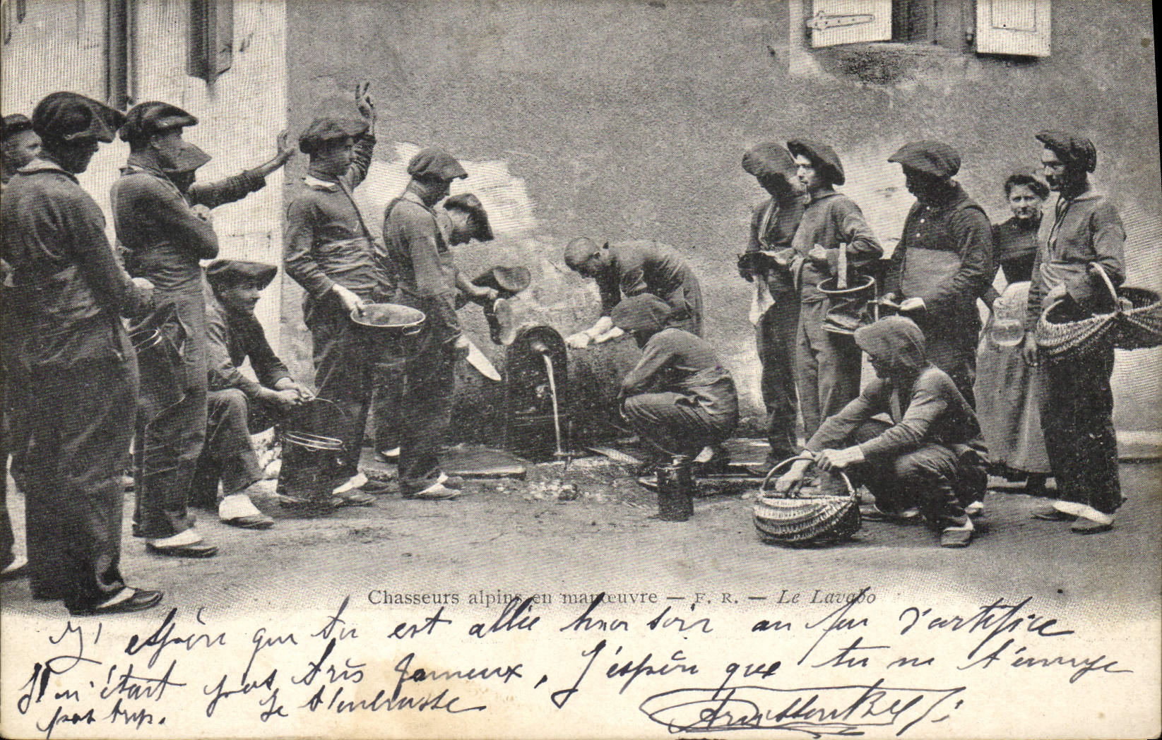 CPA Militaria Chasseurs alpins en manoeuvre 