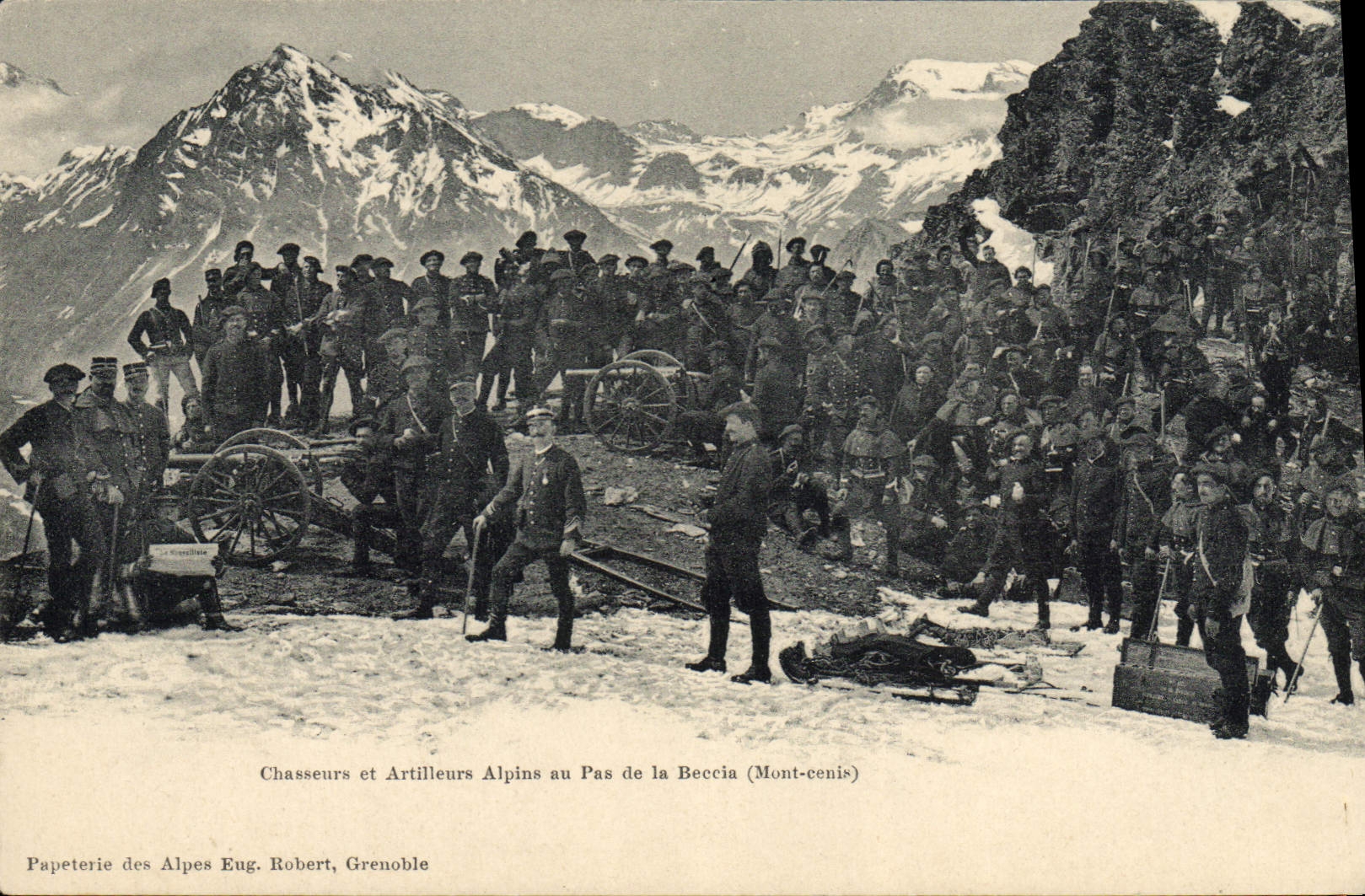 CPA Militaria Chasseurs alpins Chasseurs et artilleurs alpins au Pas de la Beccia Mont Cenis 