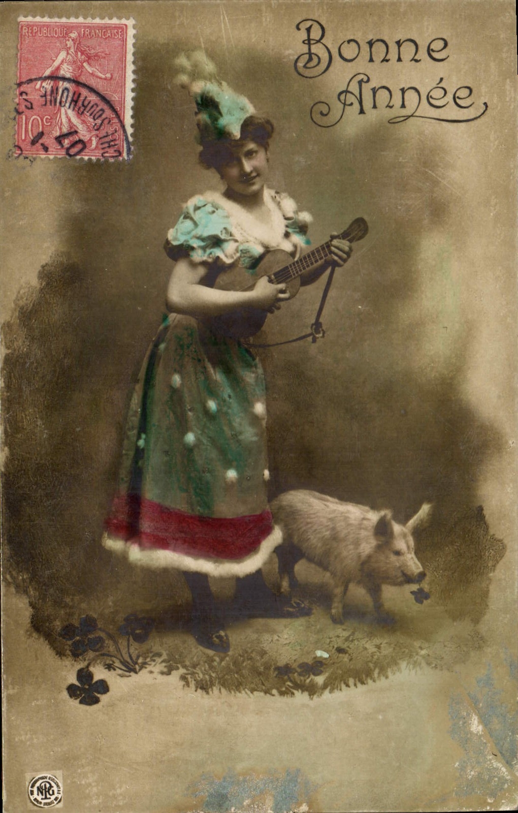 CPA Cochon Porc Femme