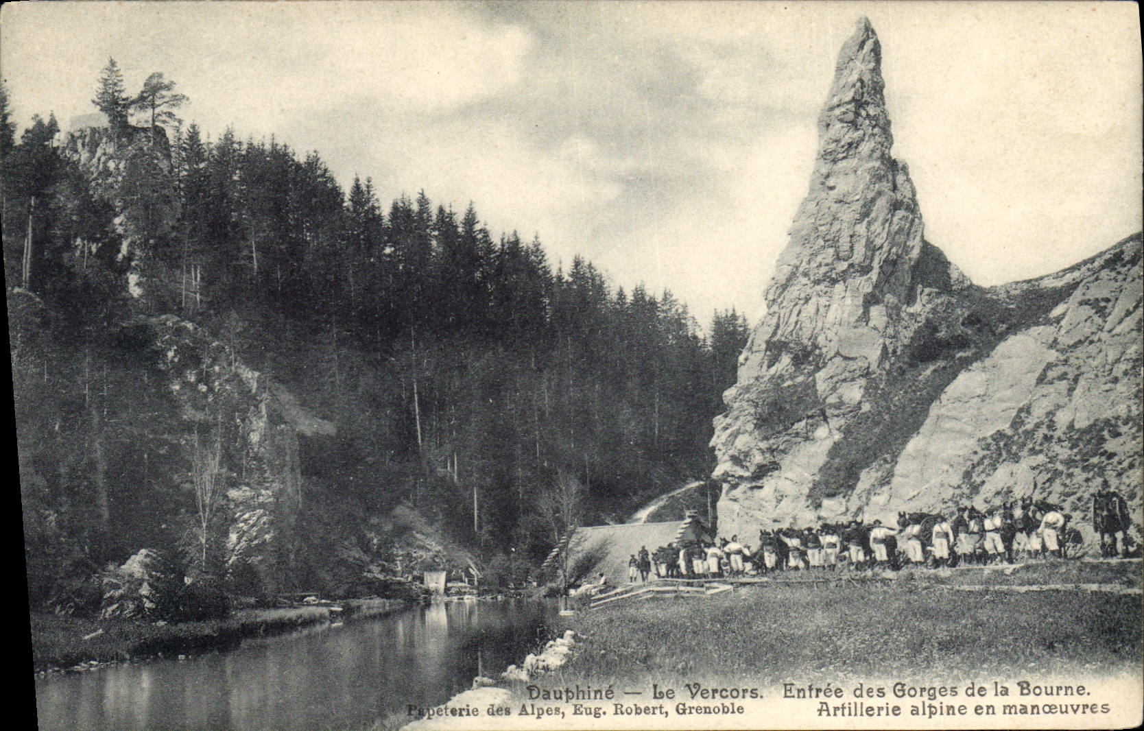 CPA Militaria Chasseurs alpins Dauphine Le Vercors Entree des gorges de la Bourne Artillerie alpine en manoeuvres
