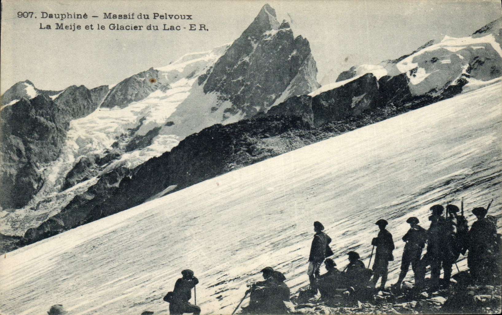 CPA Militaria Chasseurs alpins Dauphine Massif du Pelvoux La Meije et le glacier du lac