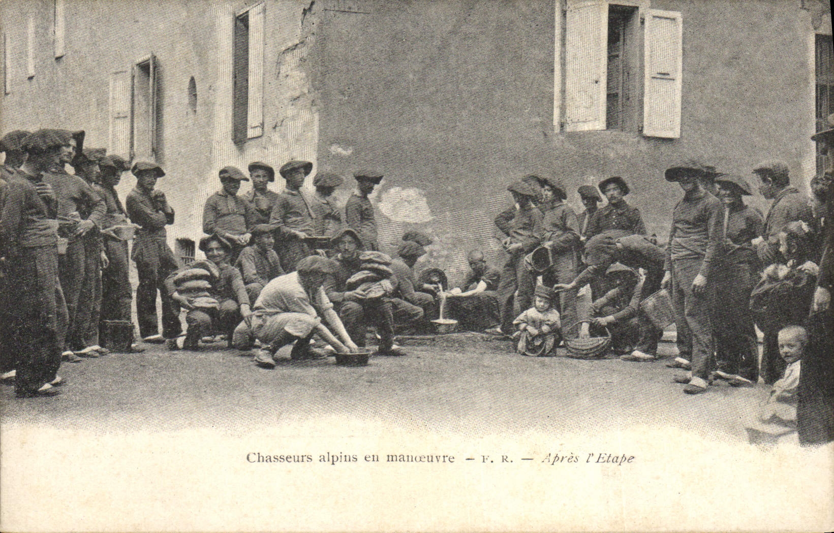 Vintage Postcard Militaria Alpine hunters in operations After the stage