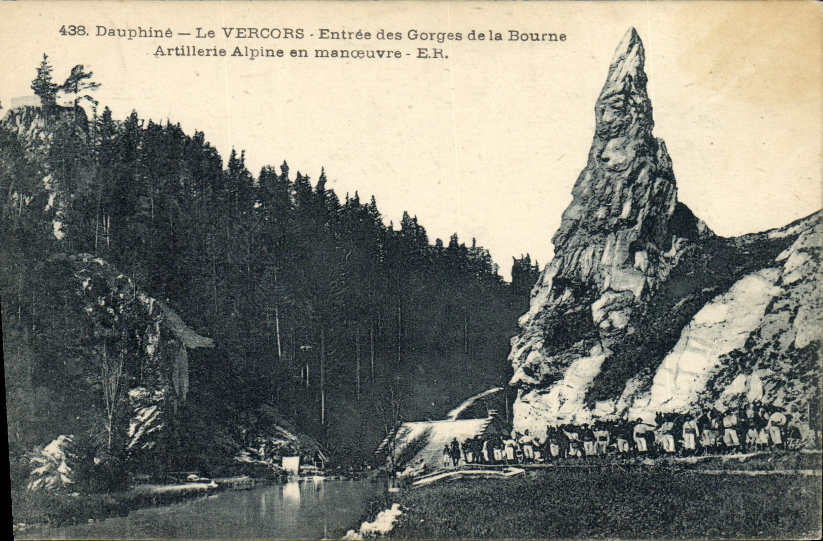 Postal Militaria Cazadores alpestres Delfina el Vercors Entrada de las gargantas del Bourne Artillería alpestre en maniobra