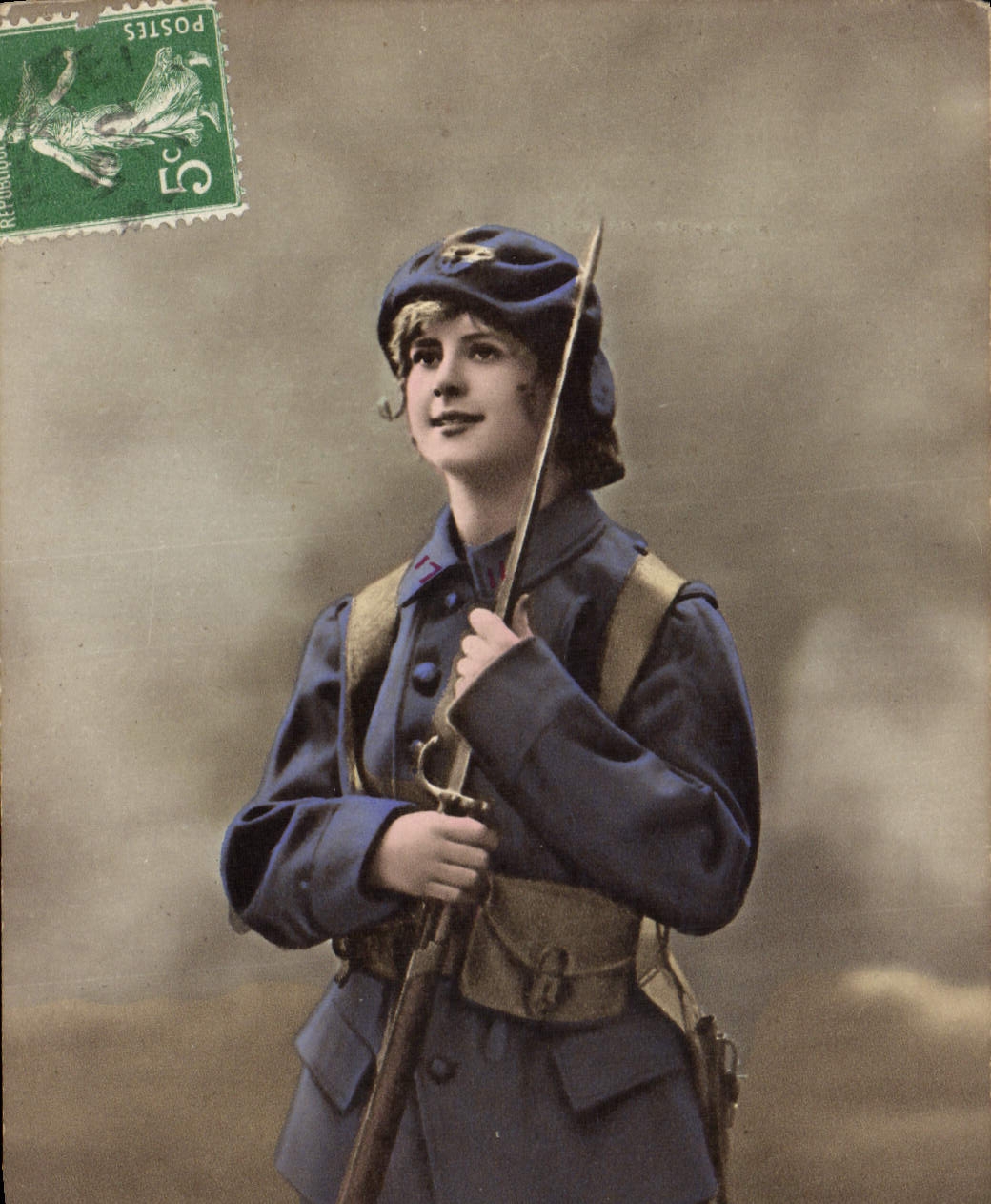 CPA Militaria Chasseurs alpins Femme