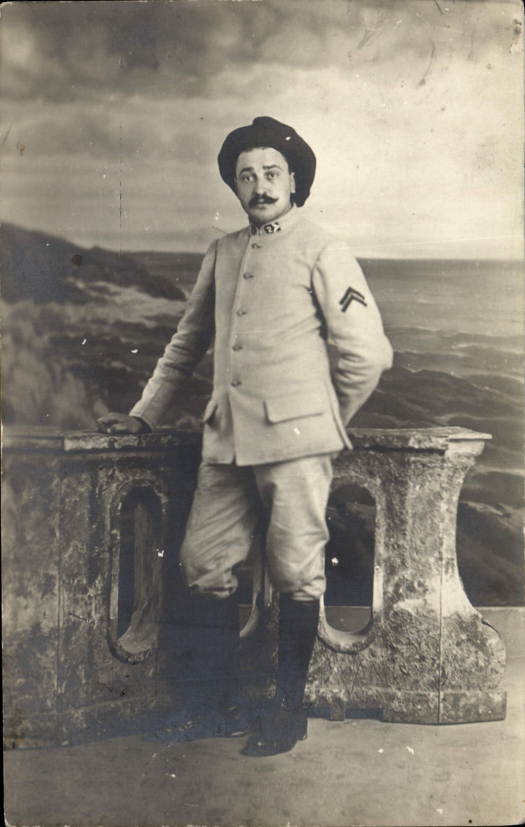 CARTE PHOTO Militaria Chasseurs alpins (n°7 sur le col)