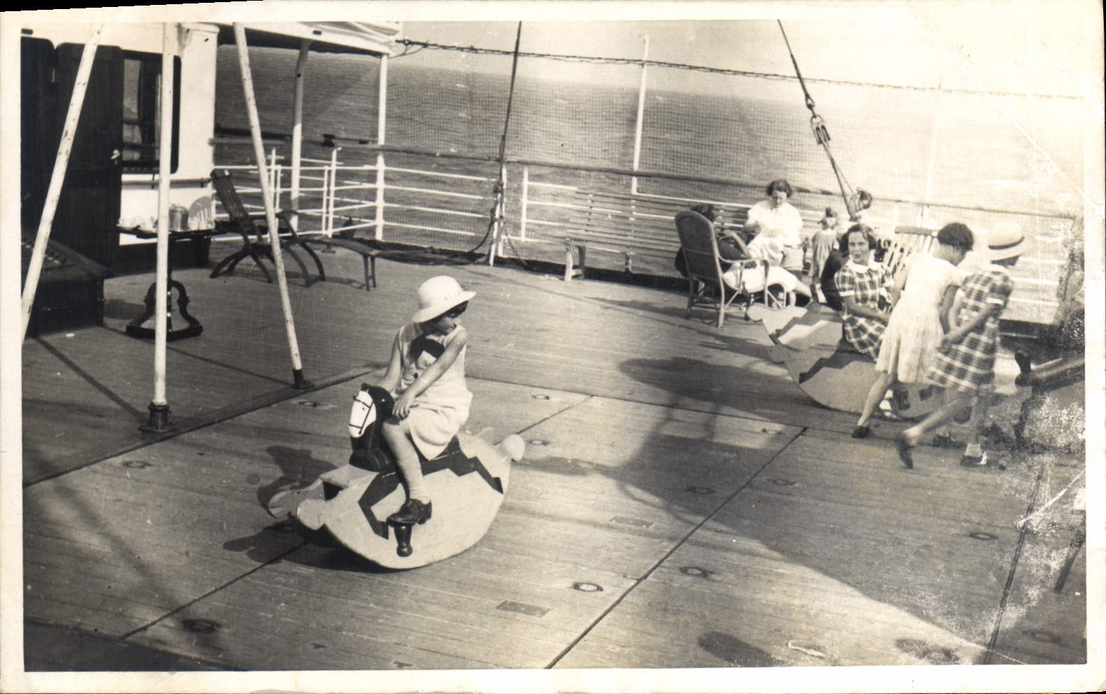CARTE PHOTO Enfant Cheval de bois Marox Bateaux 