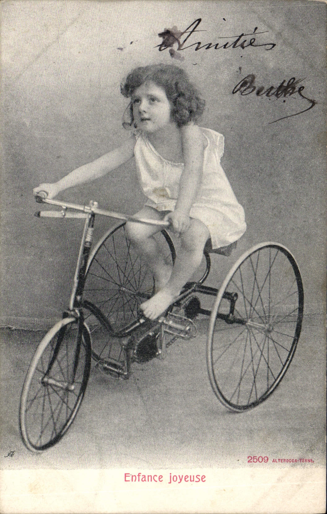 CPA Enfant Enfance joyeuse Tricycle 