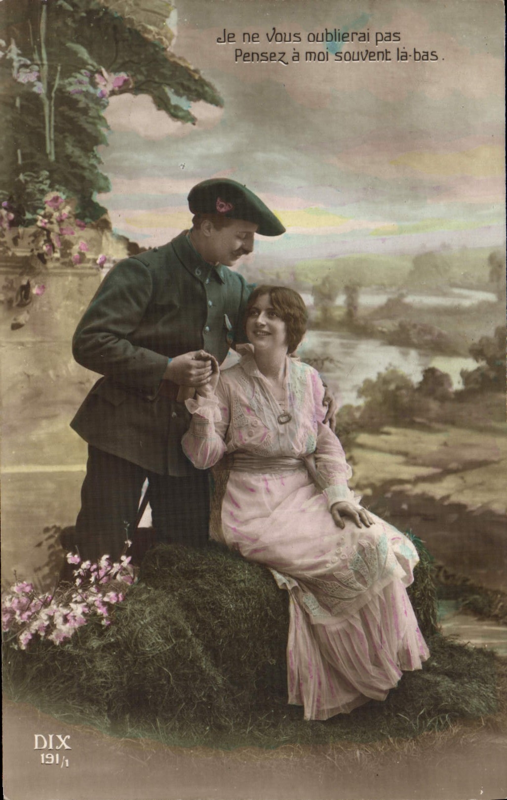 CPA Militaria Chasseurs alpins Femme 