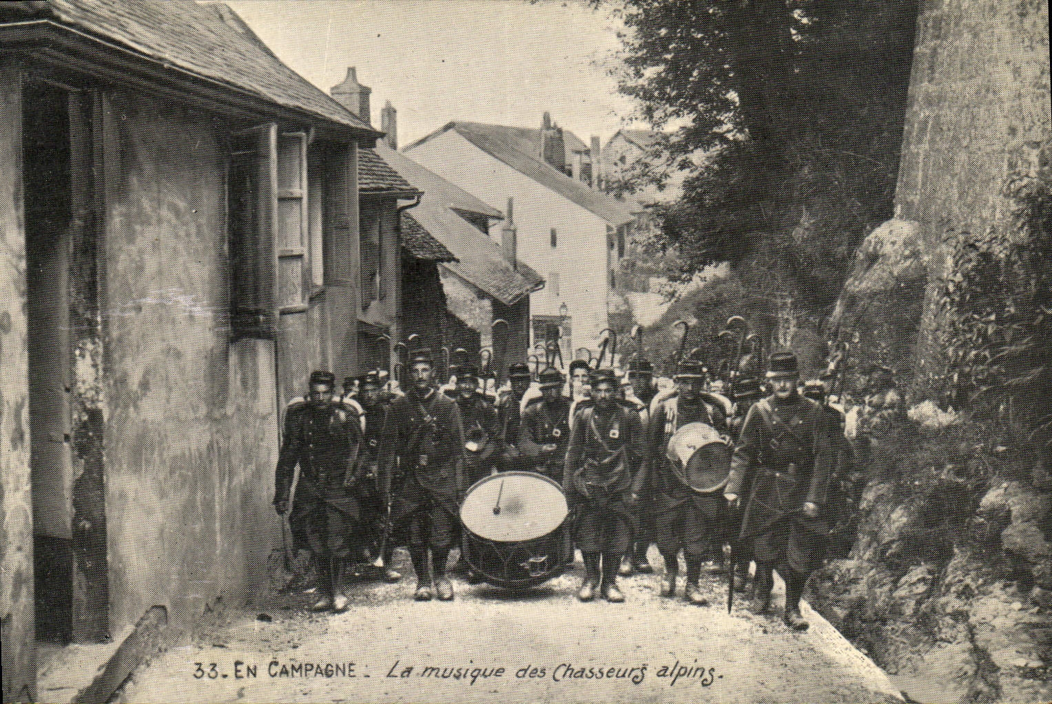 CPA Militaria Chasseurs alpins La musique